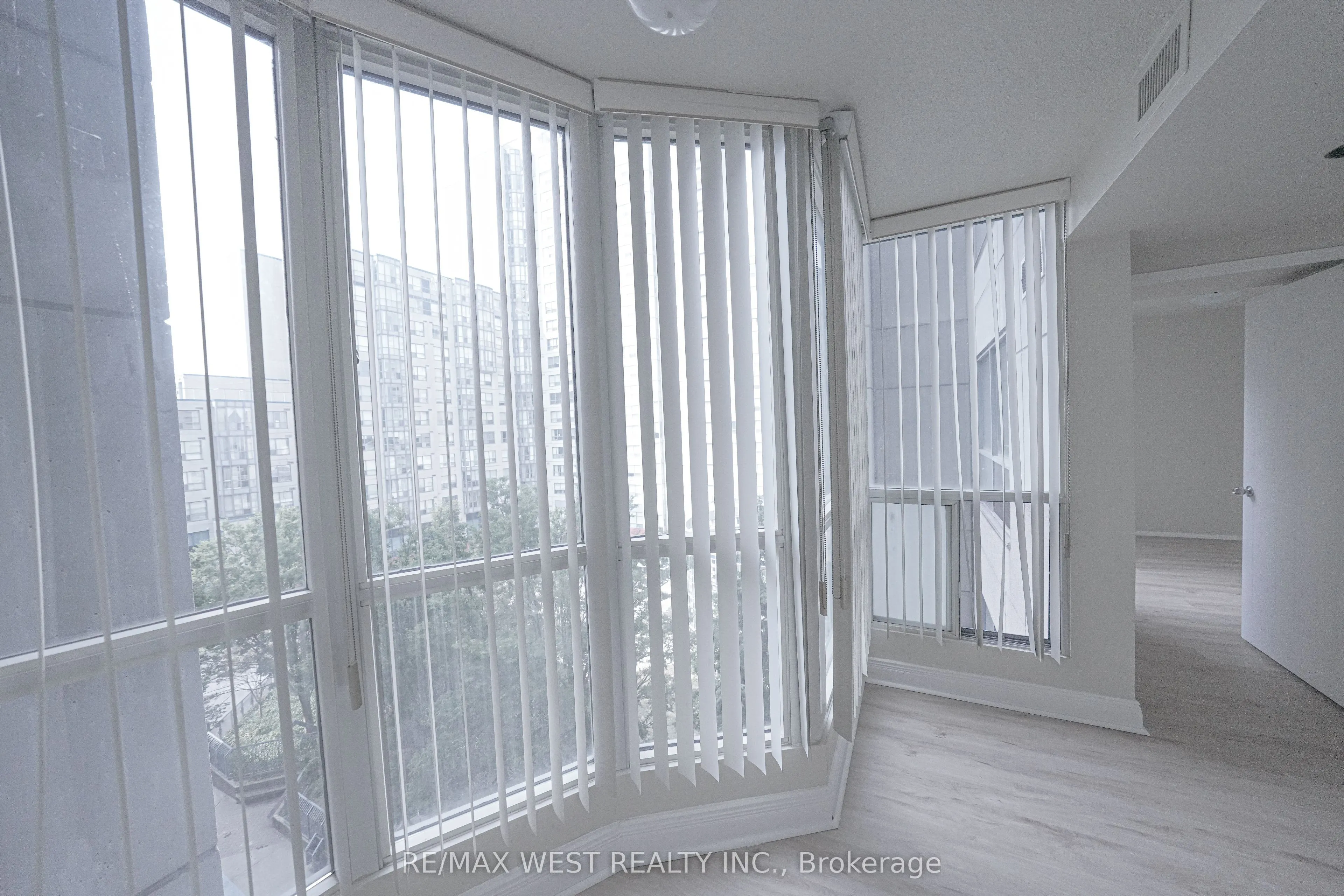 1470 Midland Avenue, #608