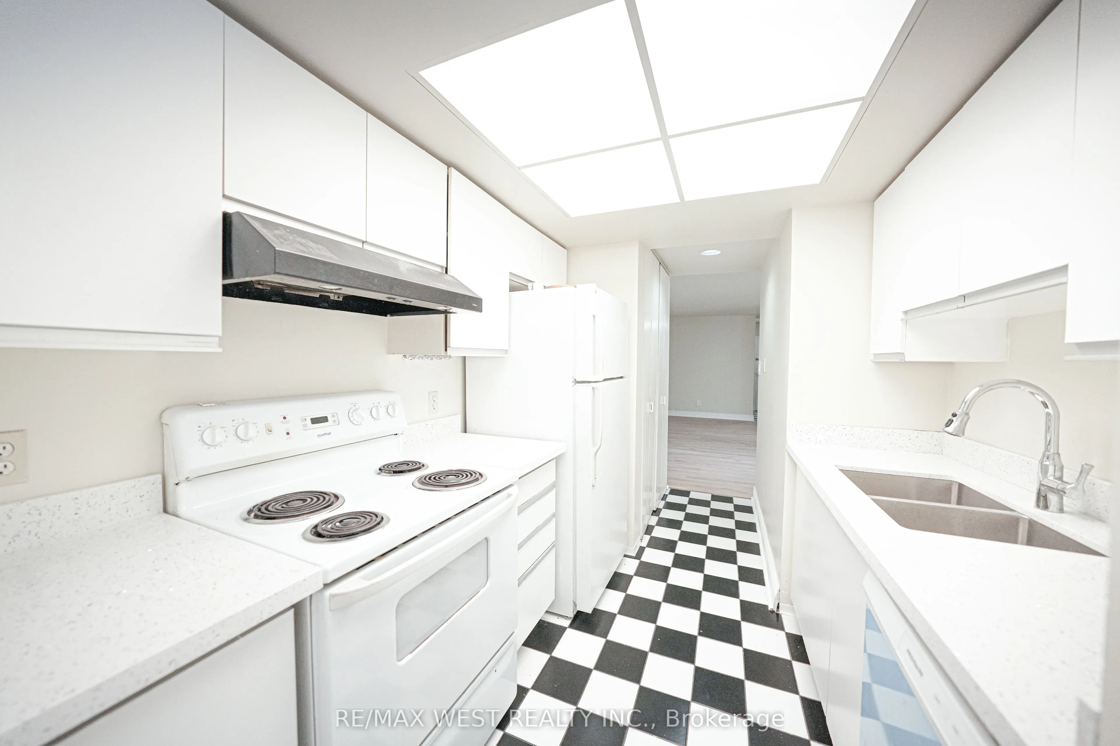 1470 Midland Avenue, #608
