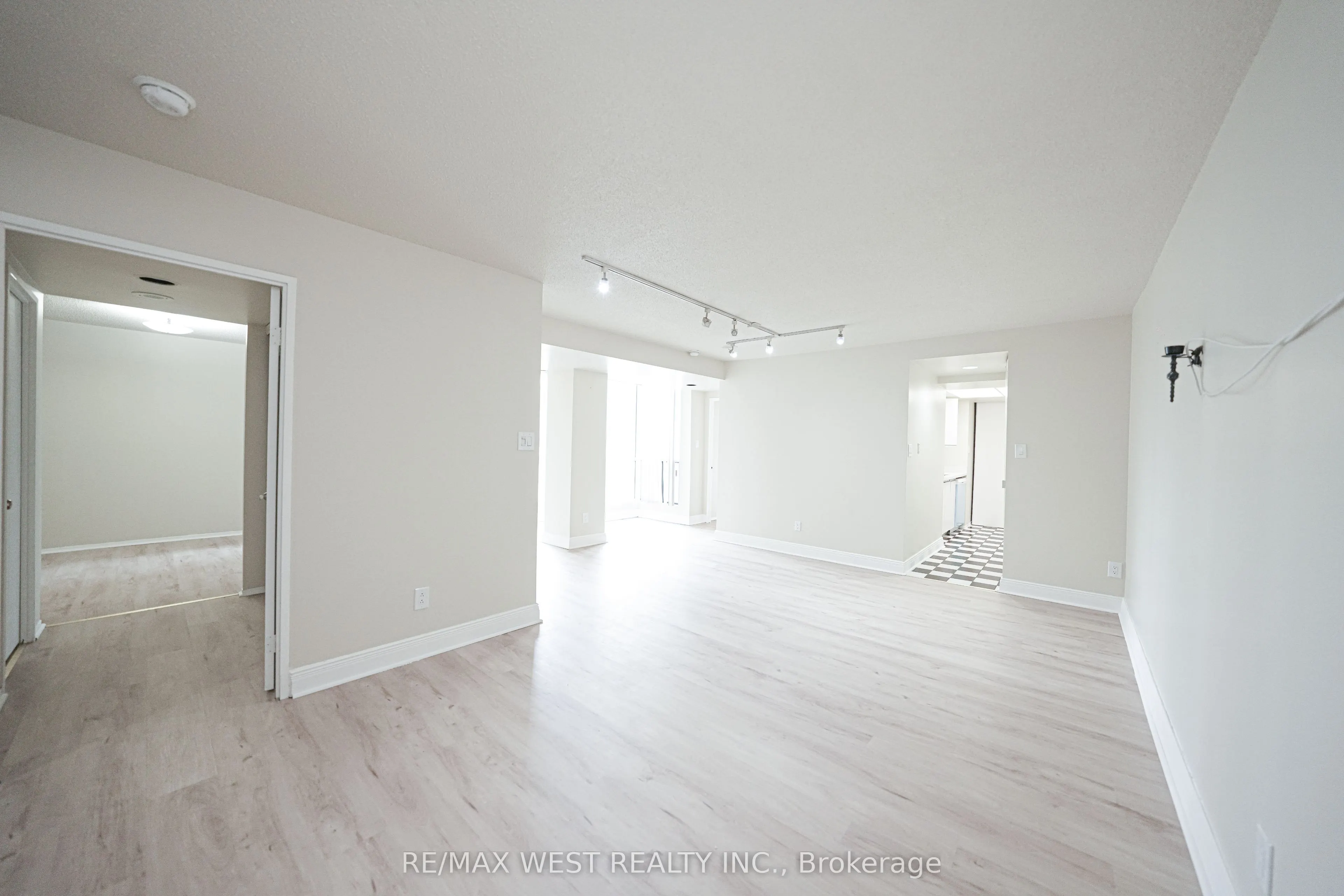 1470 Midland Avenue, #608