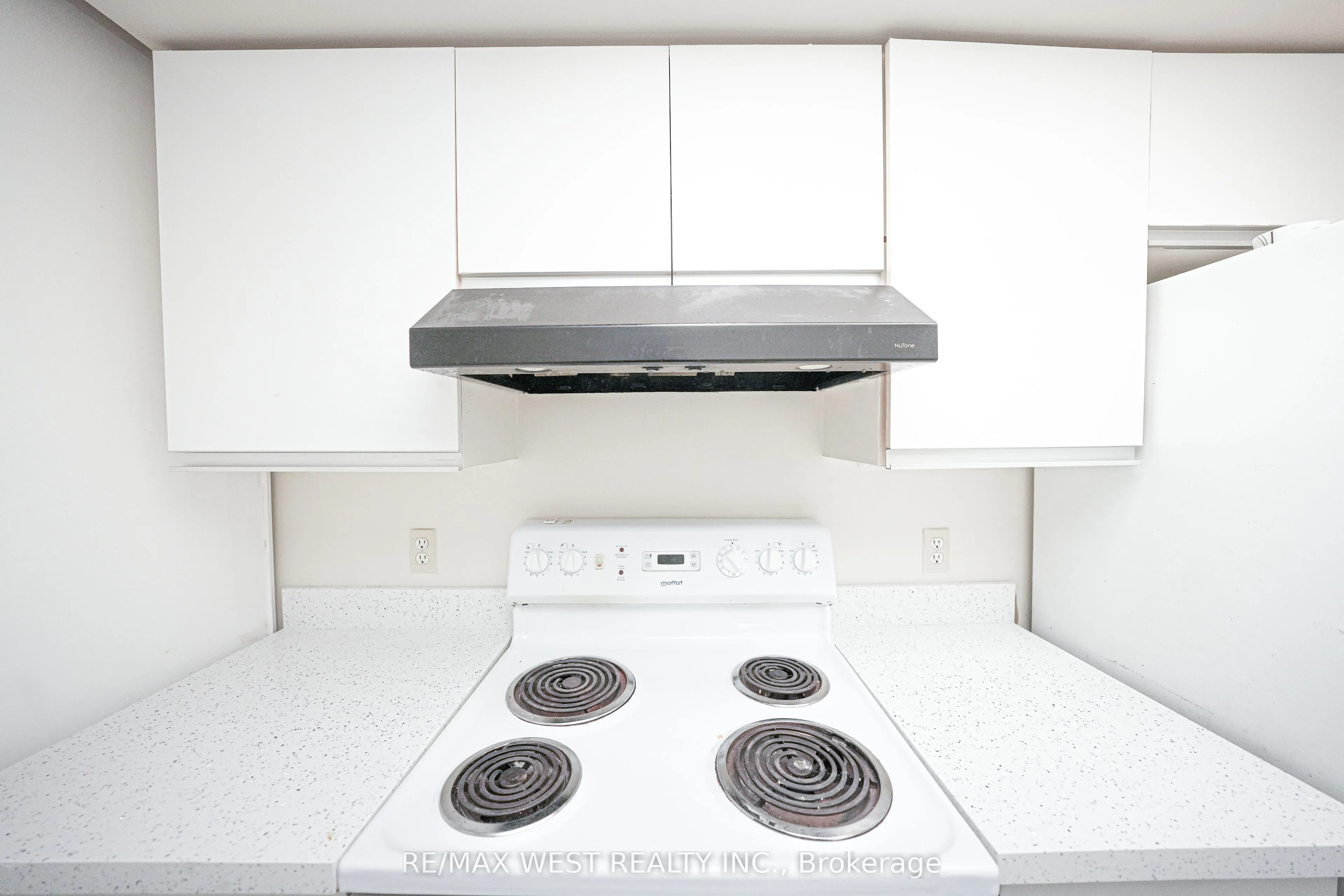 1470 Midland Avenue, #608