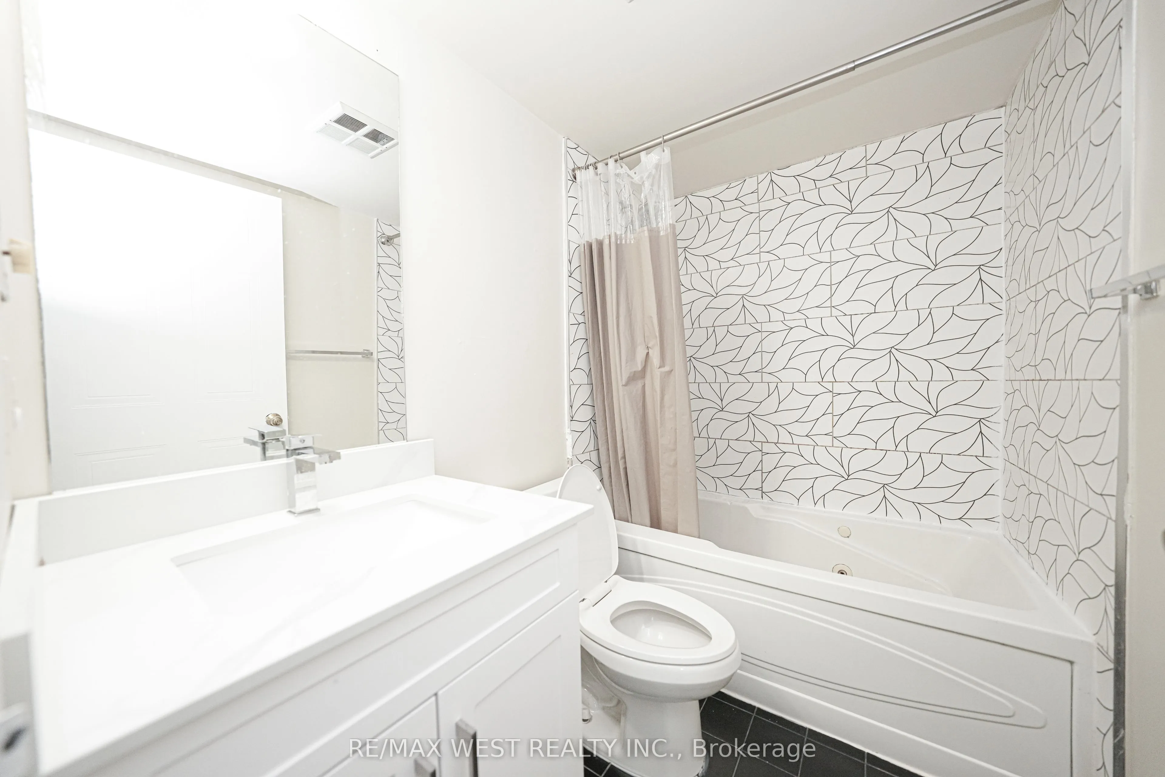 1470 Midland Avenue, #608