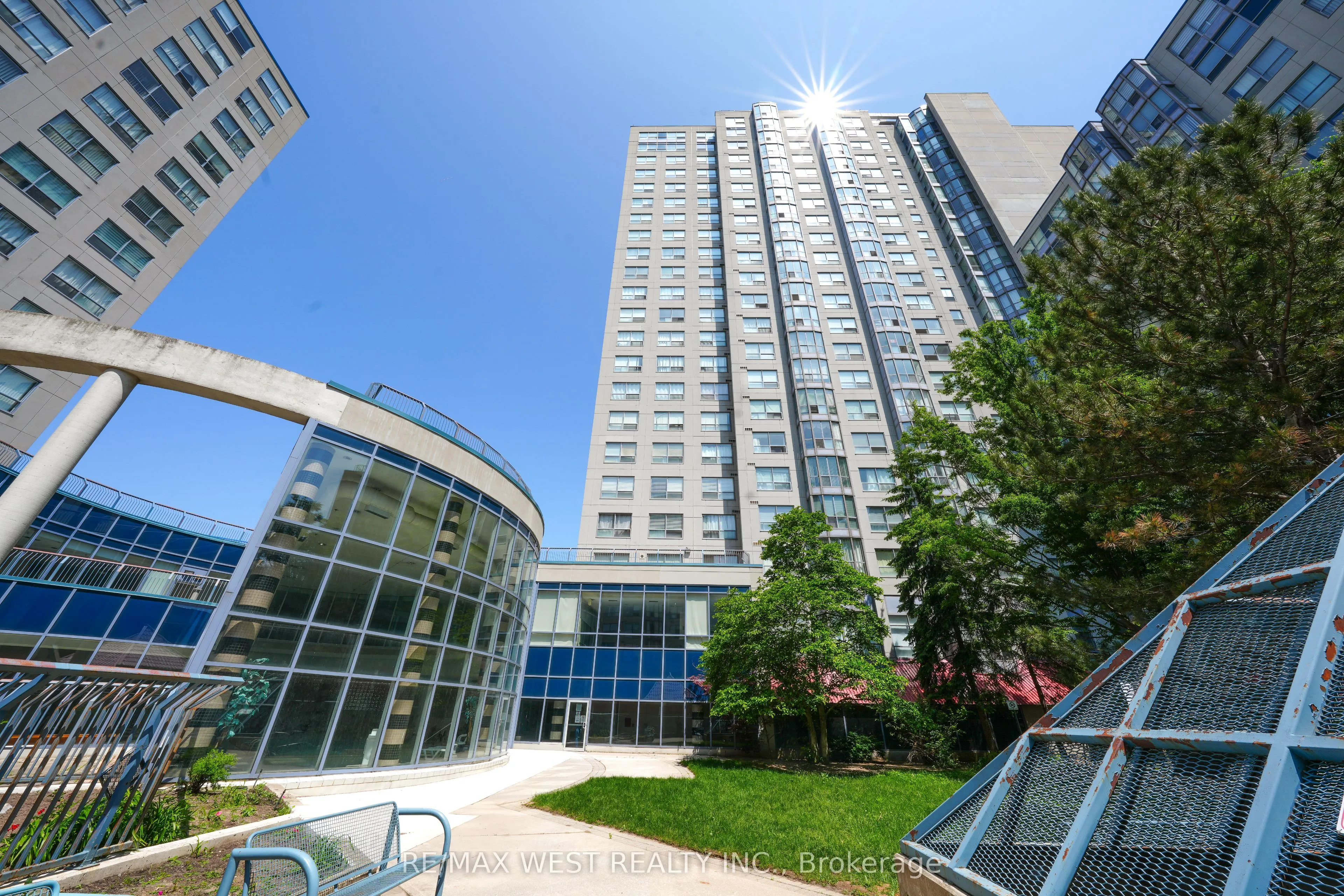 1470 Midland Avenue, #608