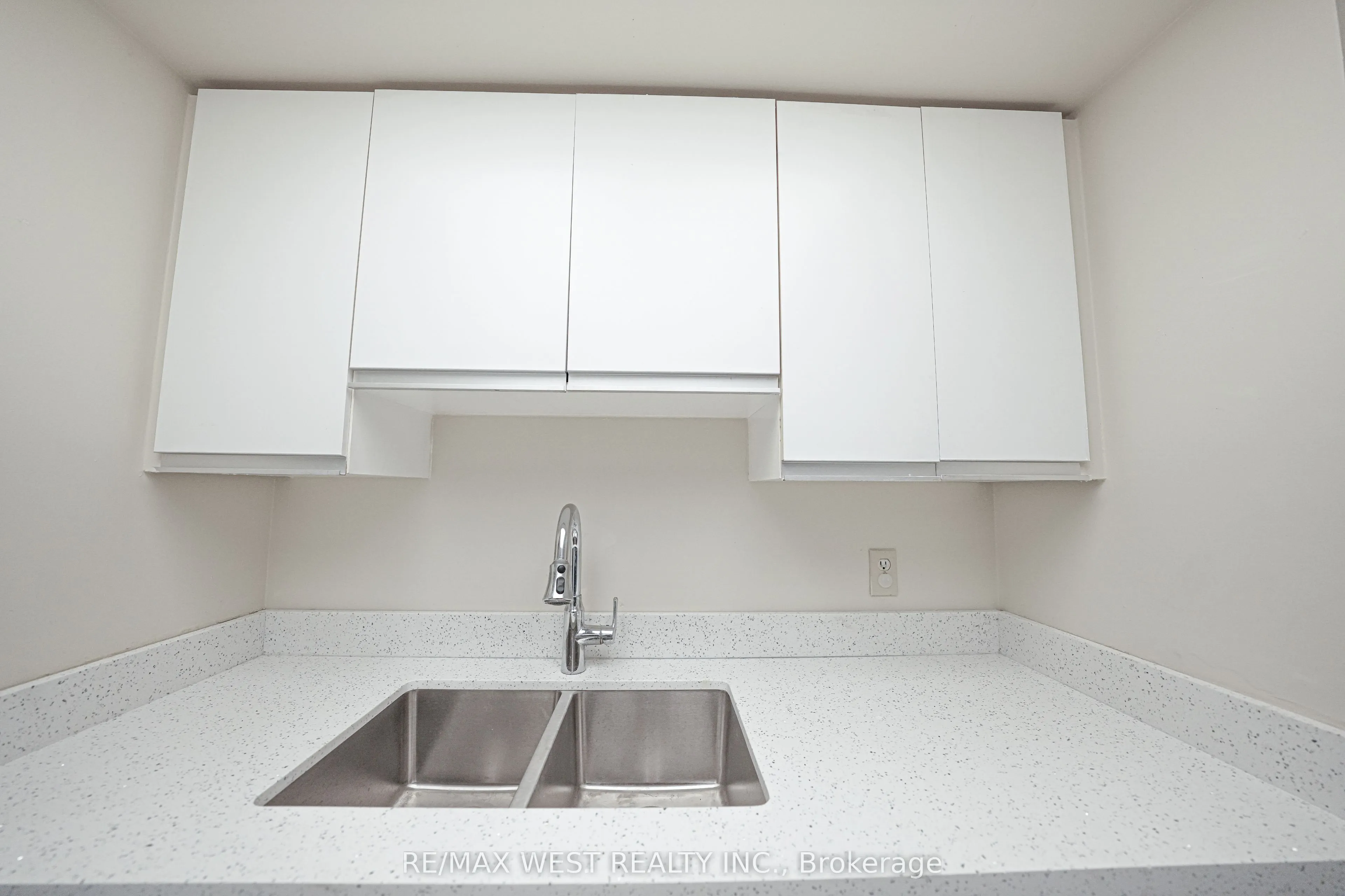 1470 Midland Avenue, #608