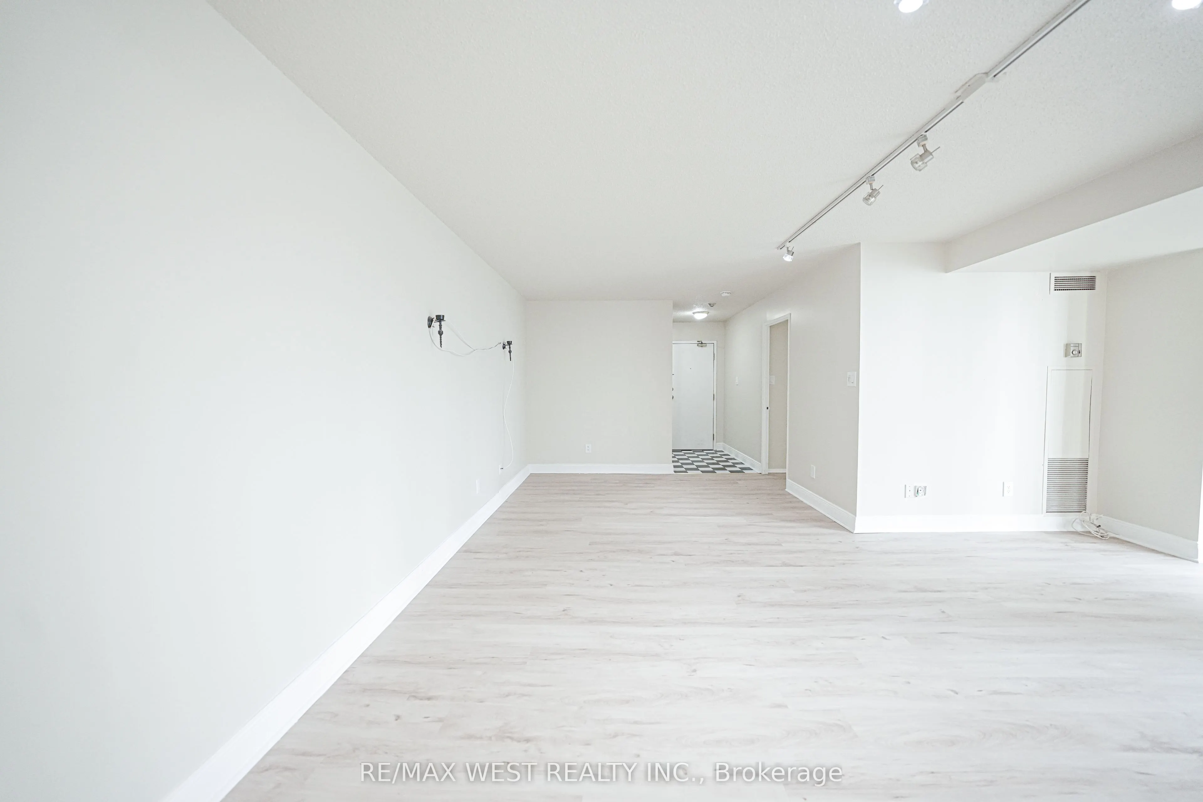 1470 Midland Avenue, #608