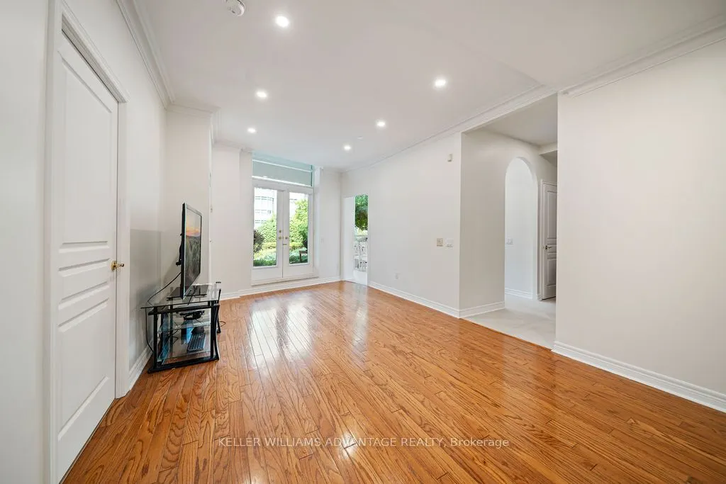 9 Boardwalk Drive, #111