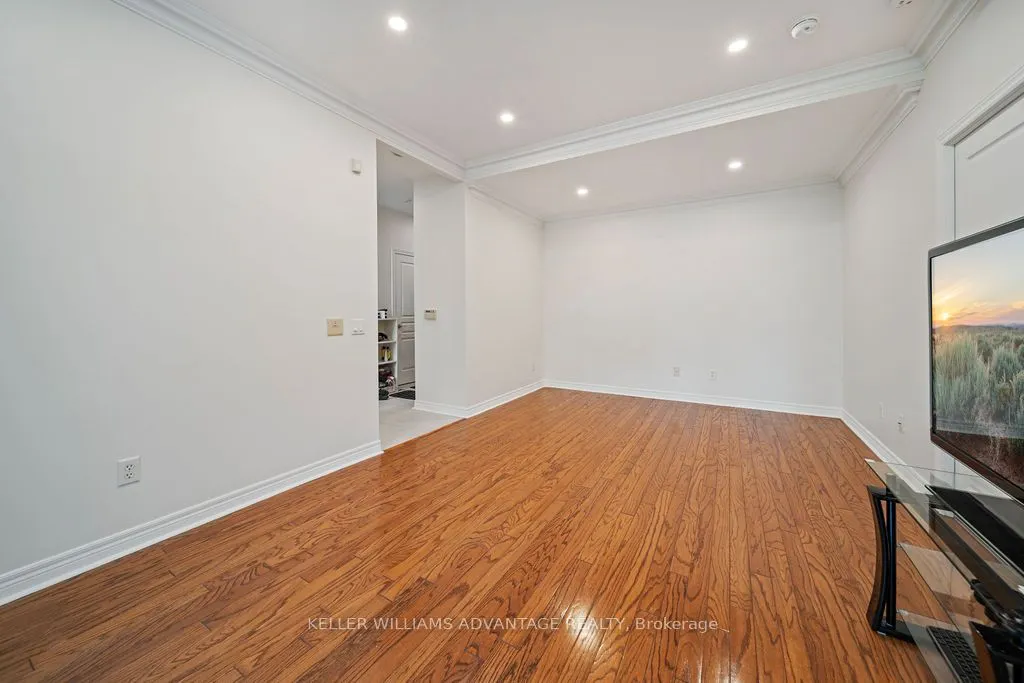 9 Boardwalk Drive, #111