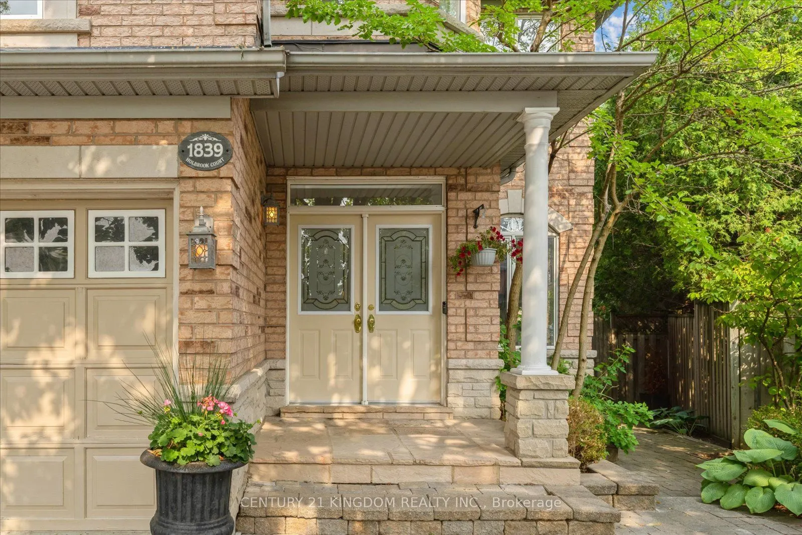 1839 Holbrook Court