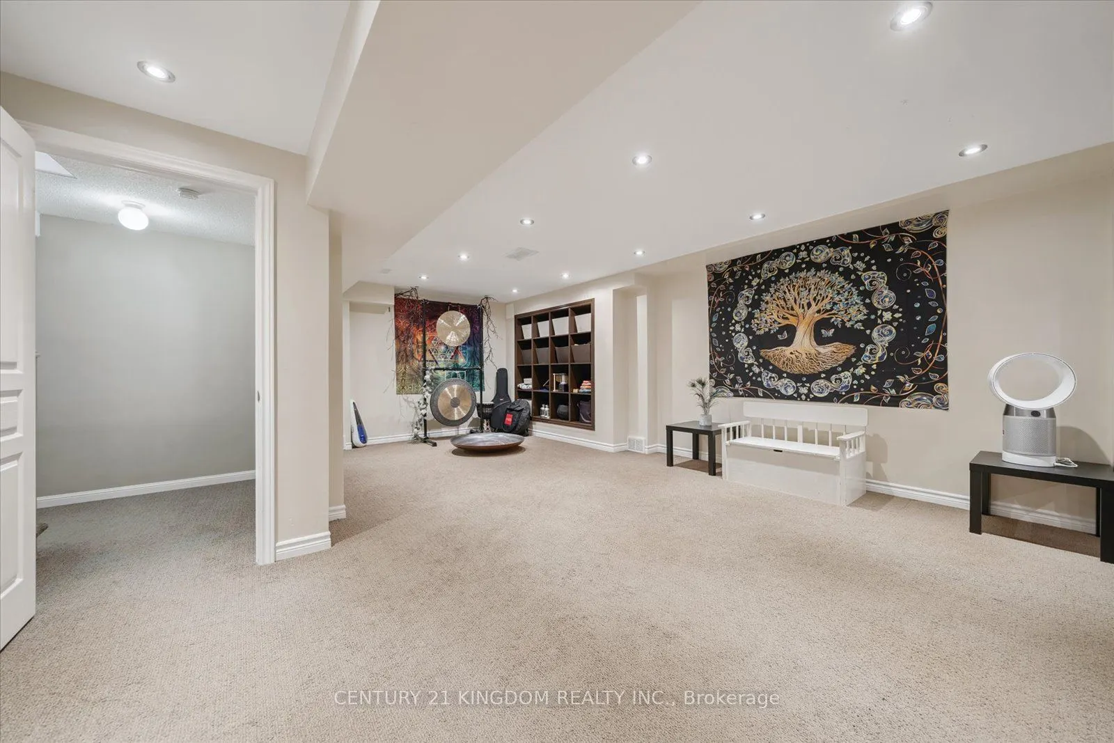 1839 Holbrook Court