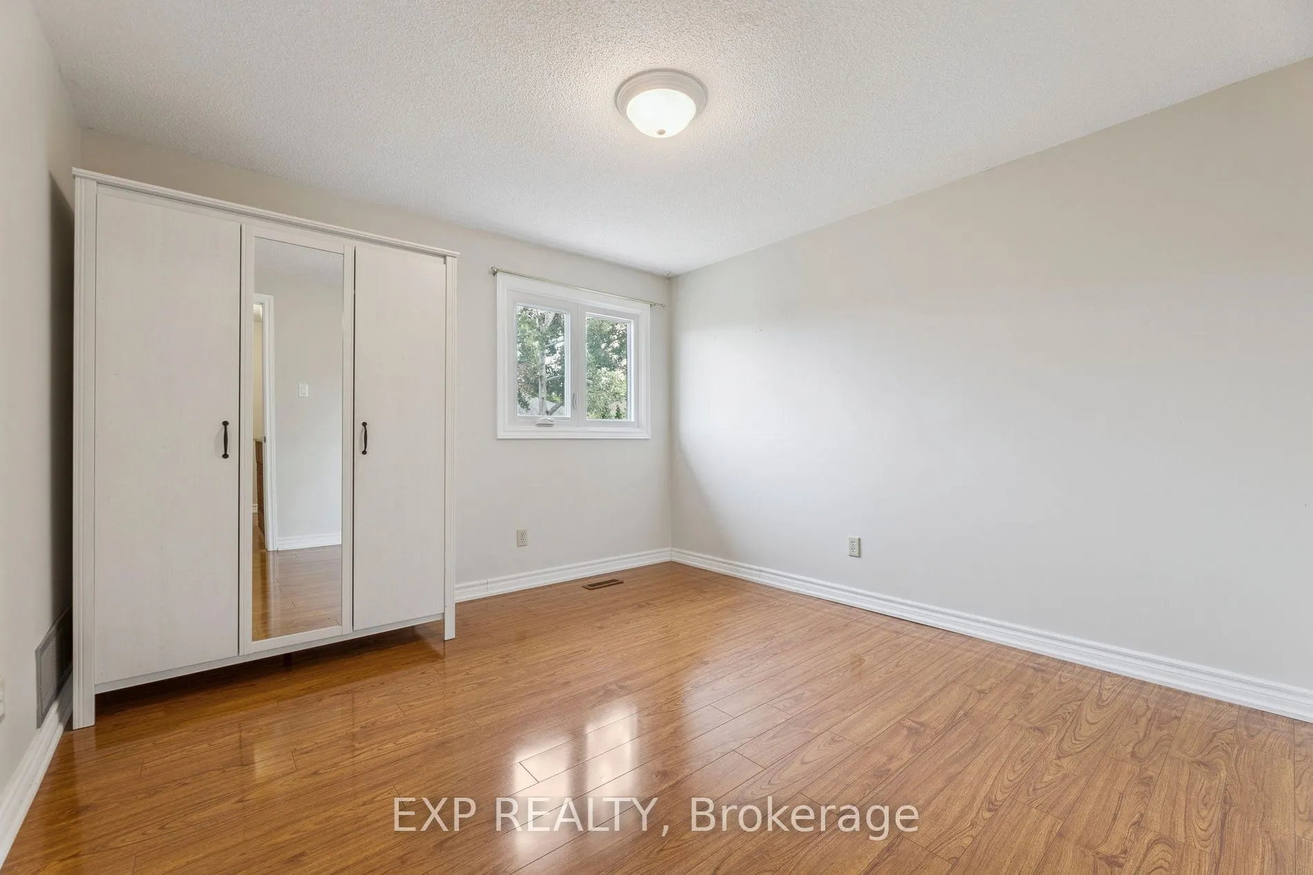 8 Martinet Street