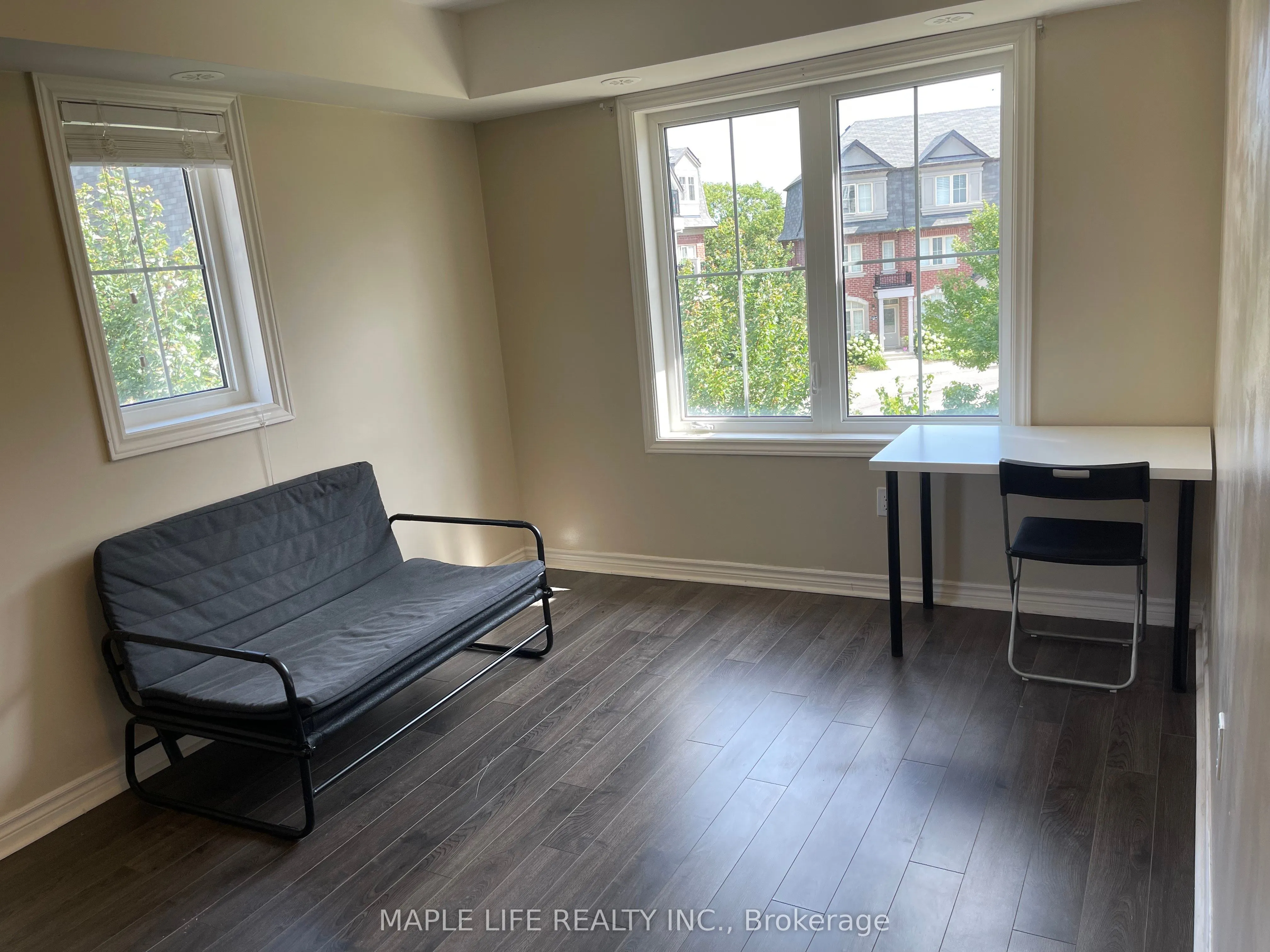 12 EATON PARK Lane E, #8