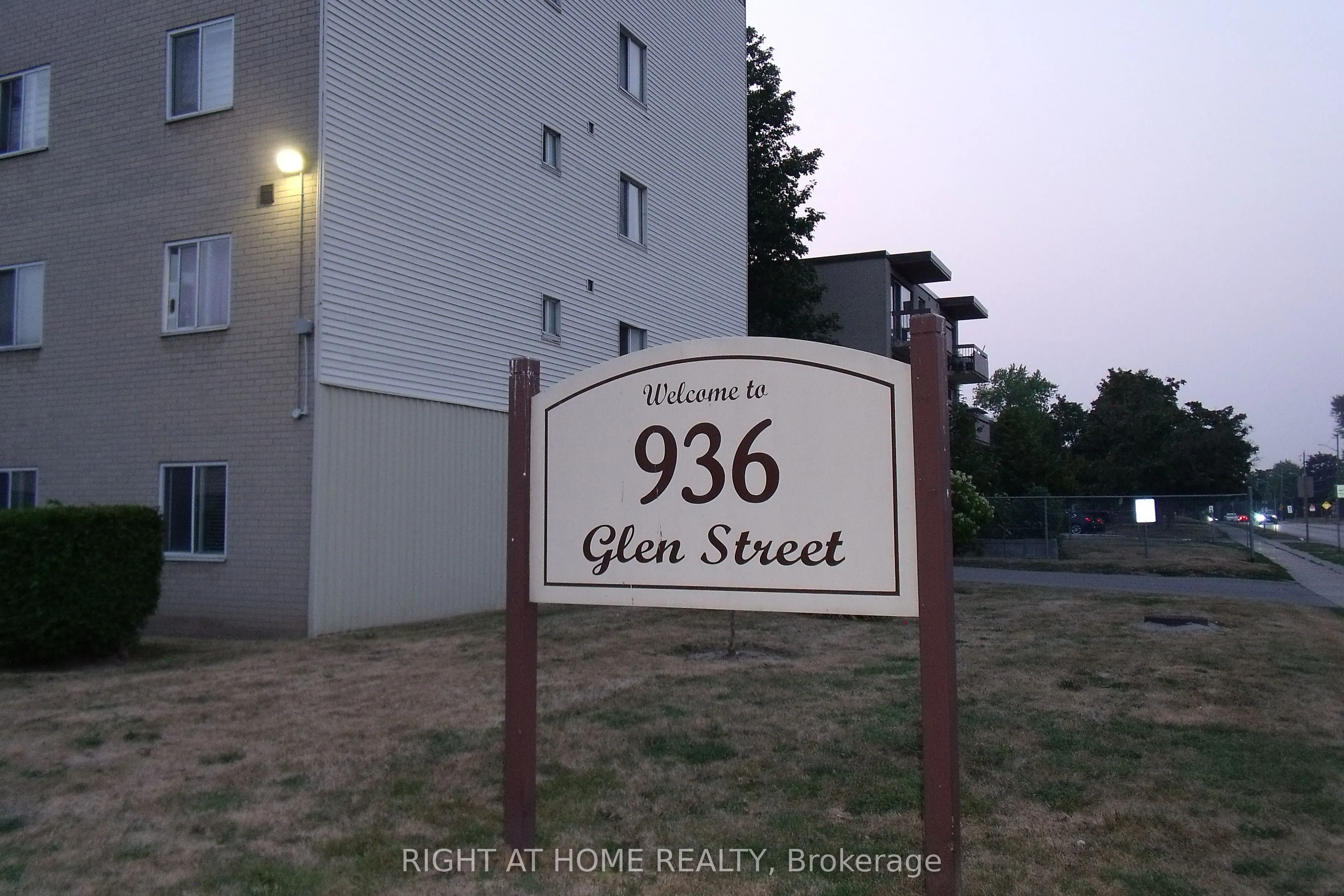 936 Glen Street, #414