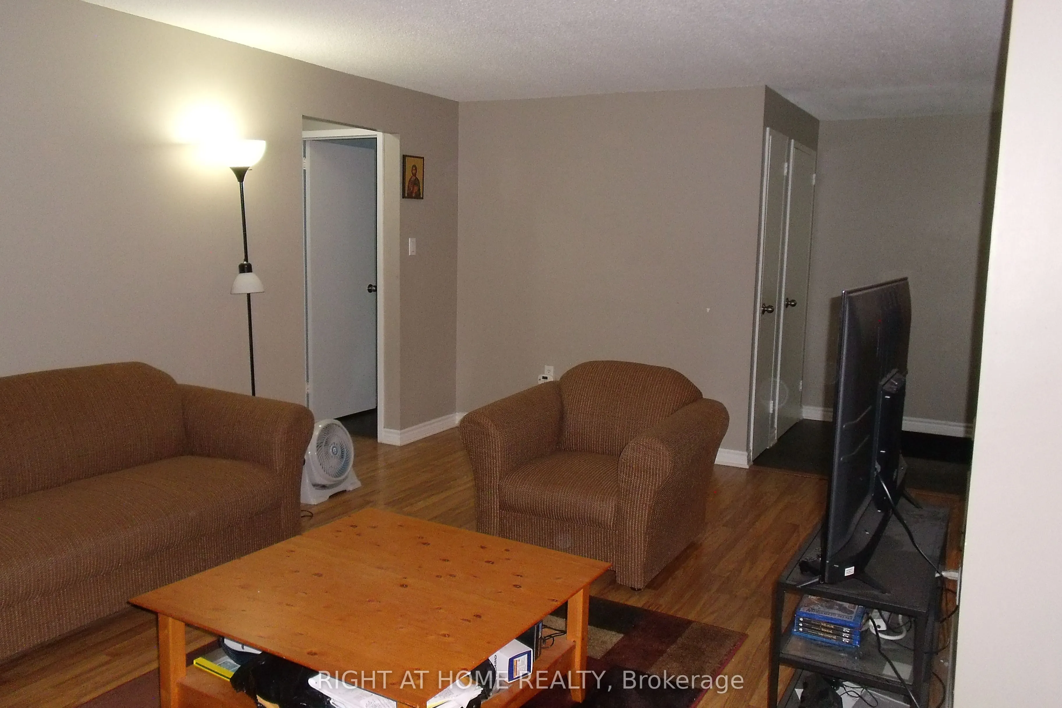 936 Glen Street, #414