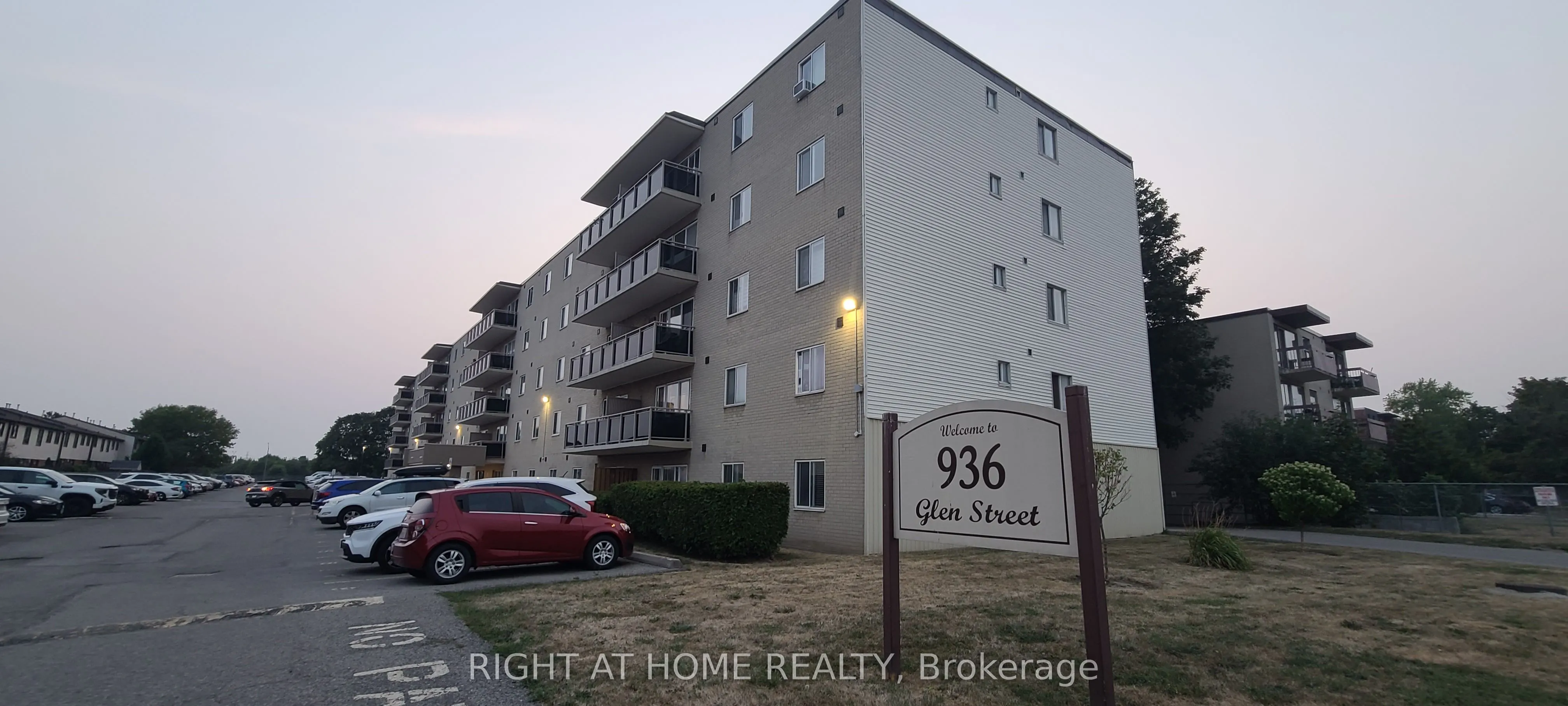 936 Glen Street, #414