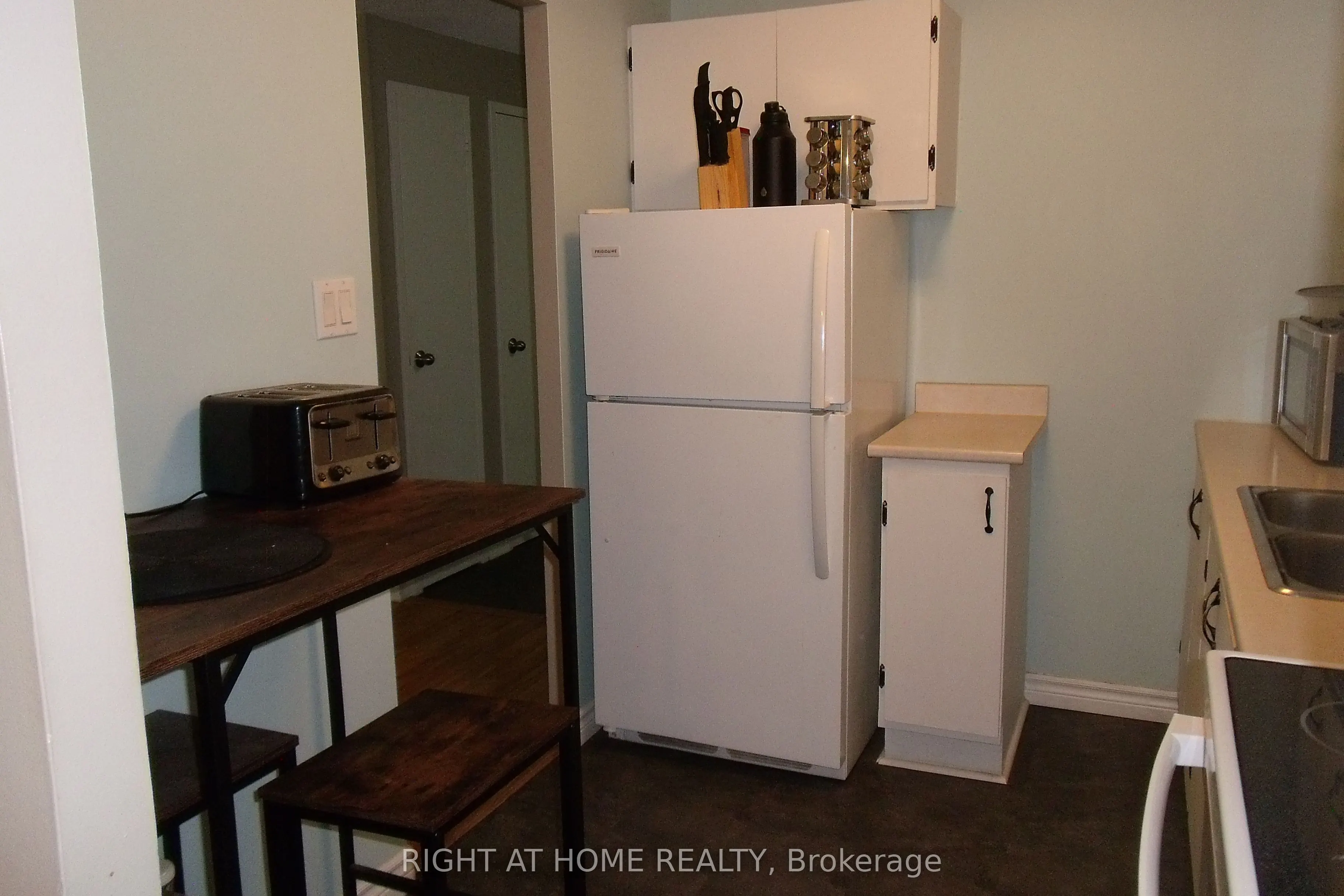 936 Glen Street, #414