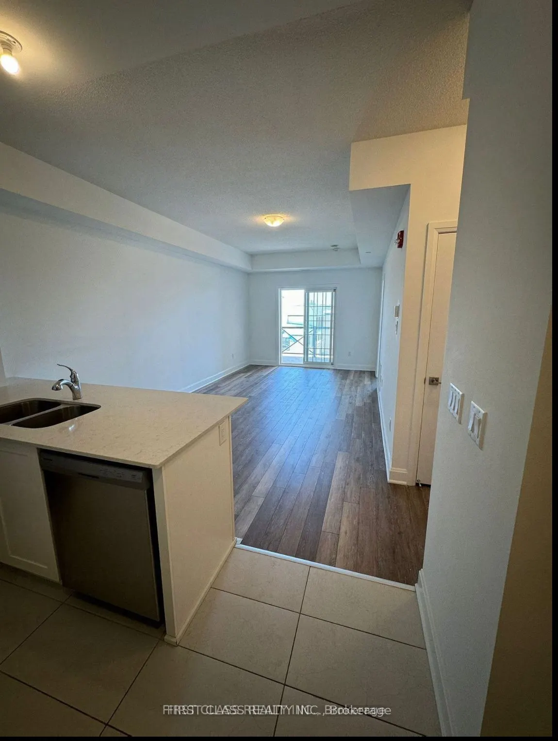 50 lakebreeze Drive S, #408