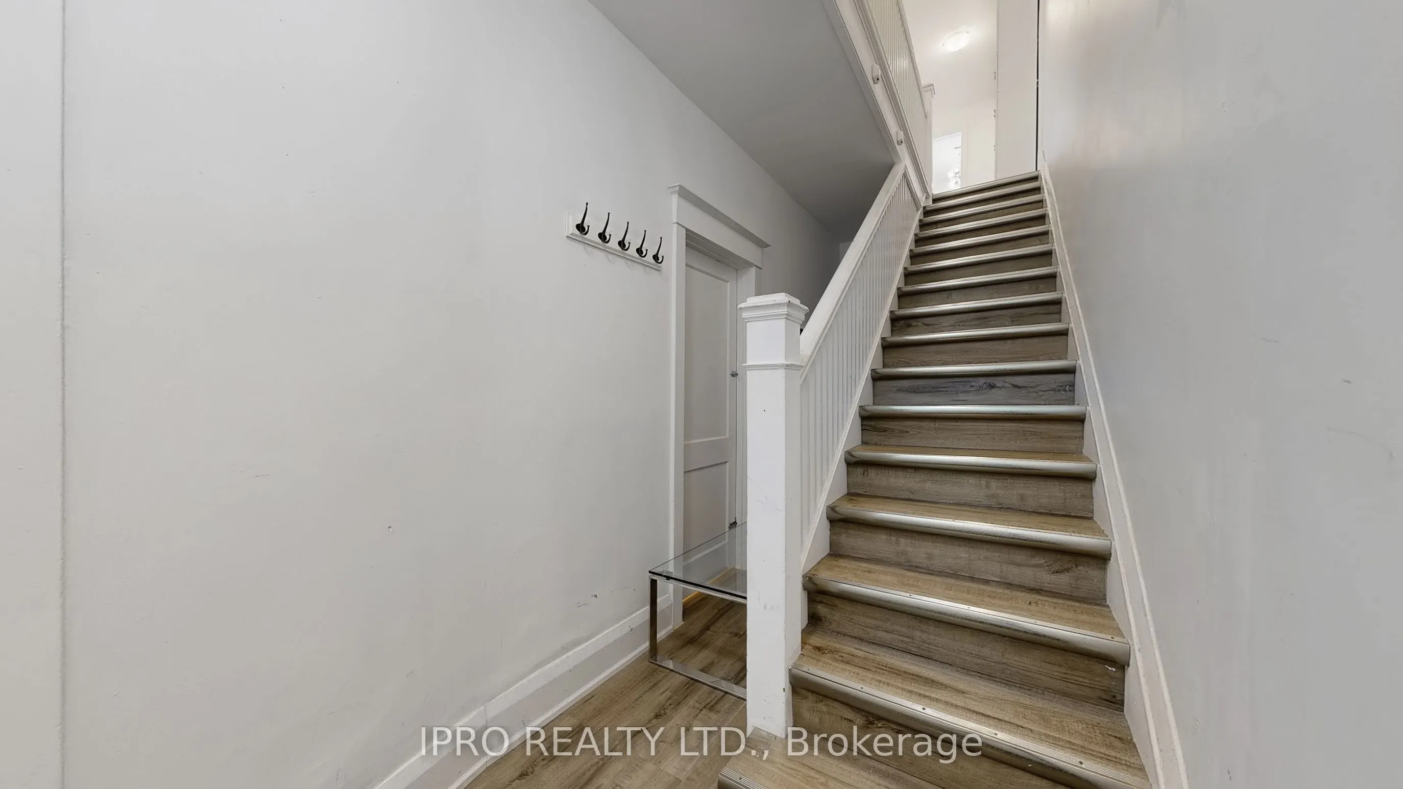 12 Lark Street