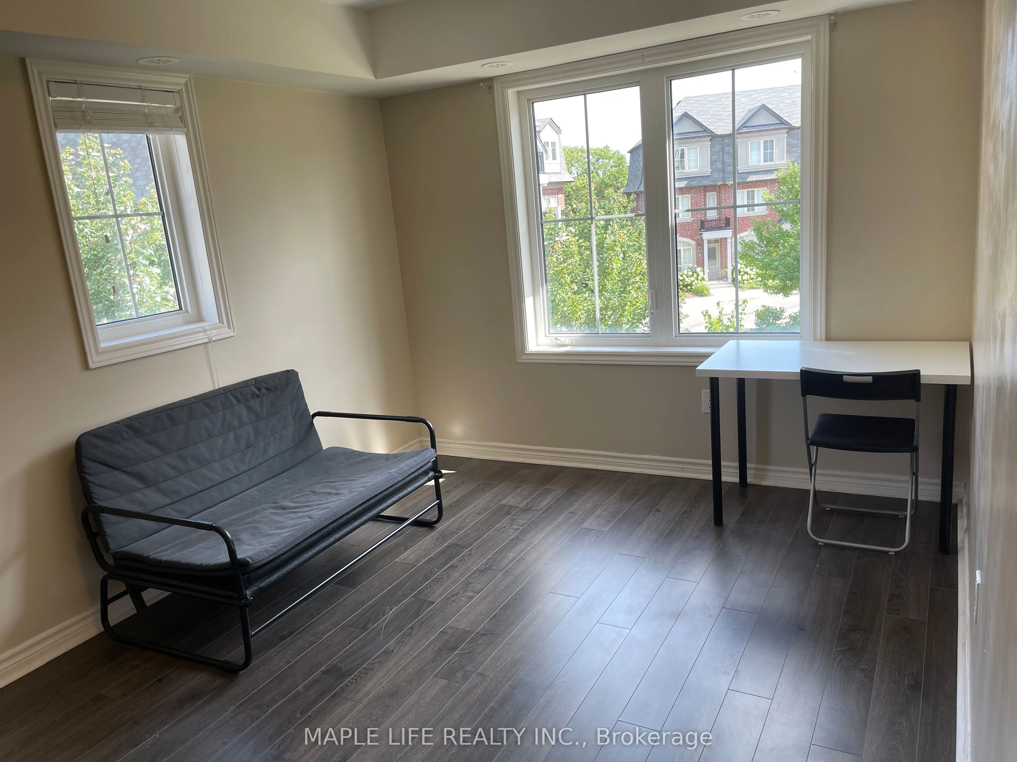 12 EATON PARK Lane E, #8
