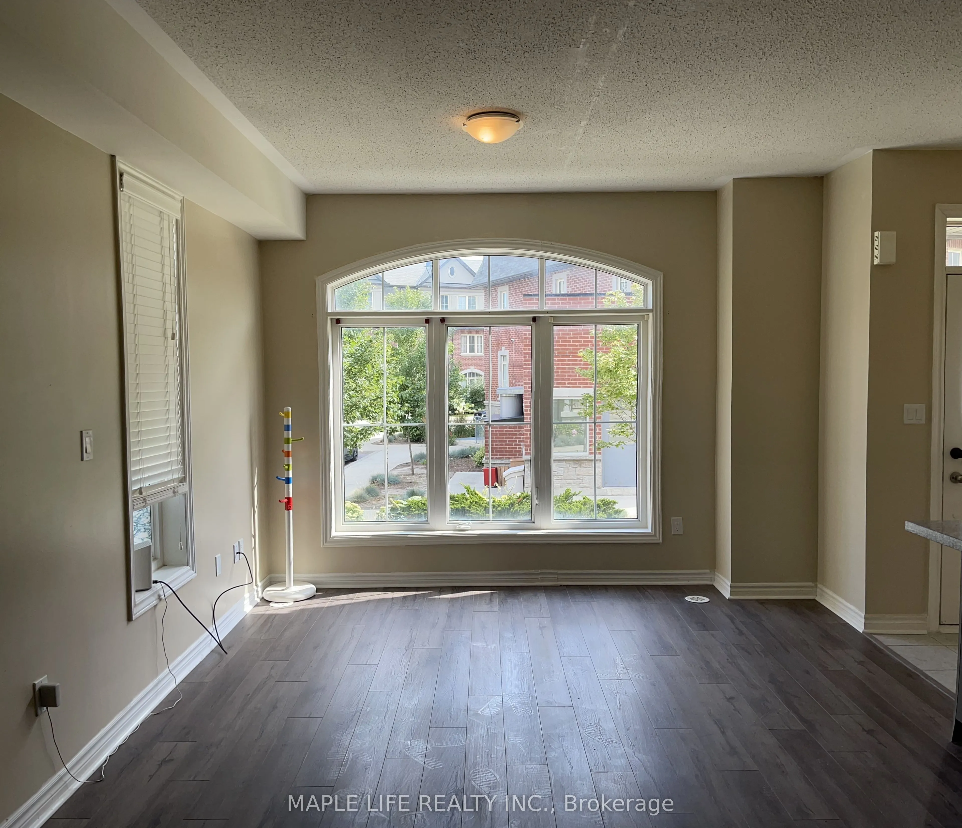 12 EATON PARK Lane E, #8