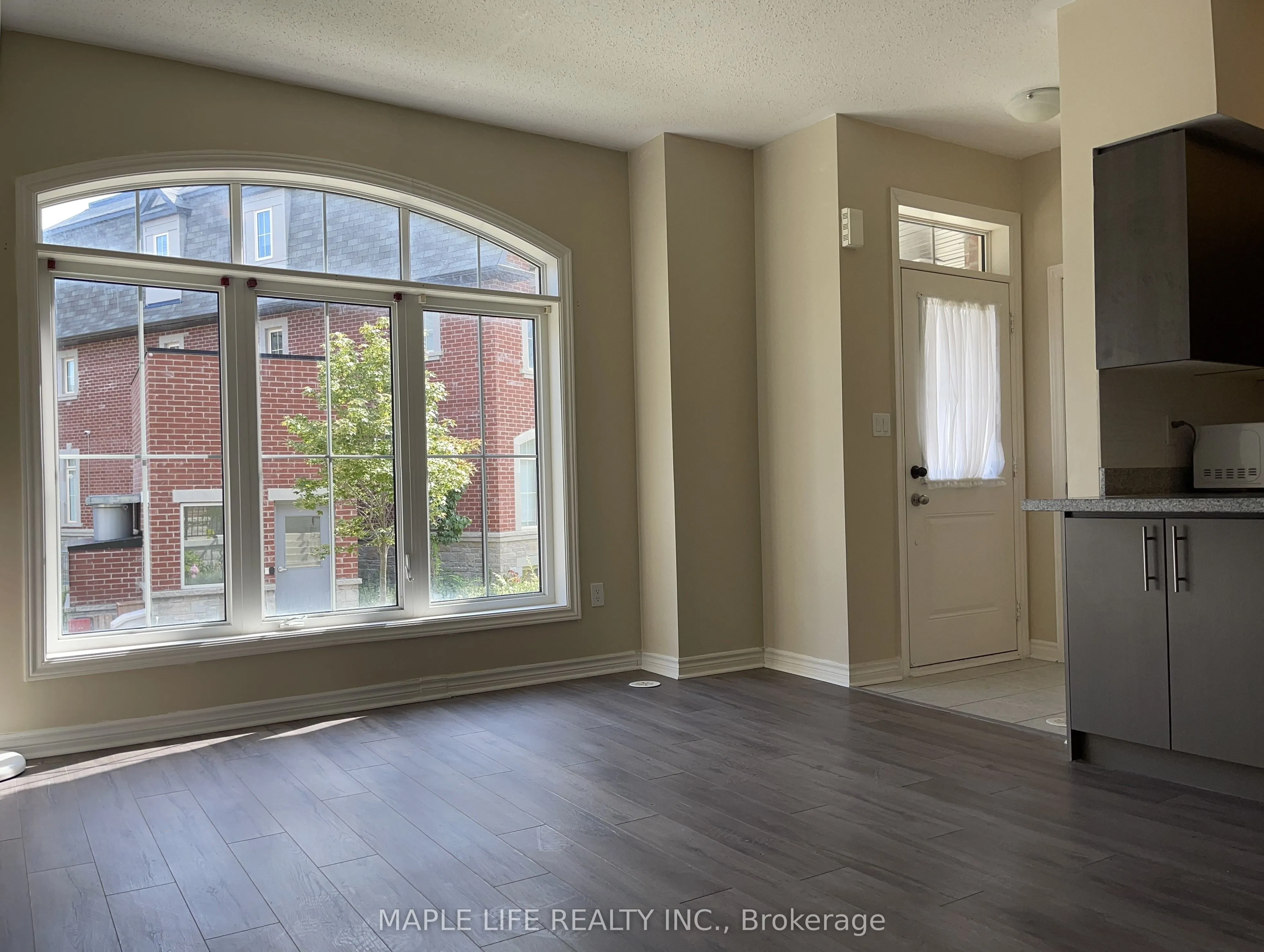12 EATON PARK Lane E, #8