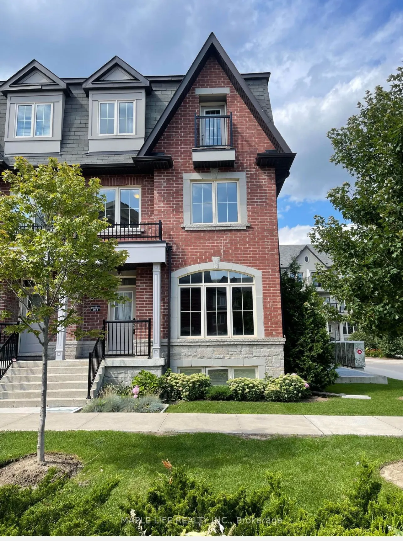 12 EATON PARK Lane E, #8