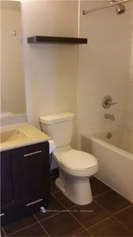 135 Village Green Square, #3516