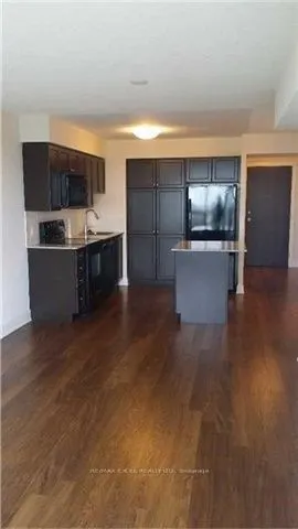 135 Village Green Square, #3516