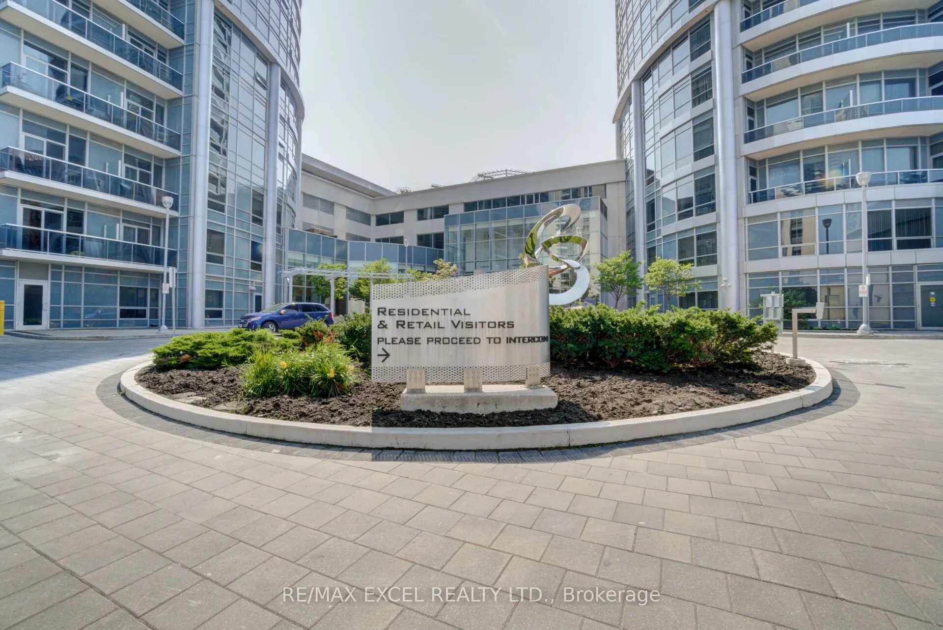 135 Village Green Square, #3516