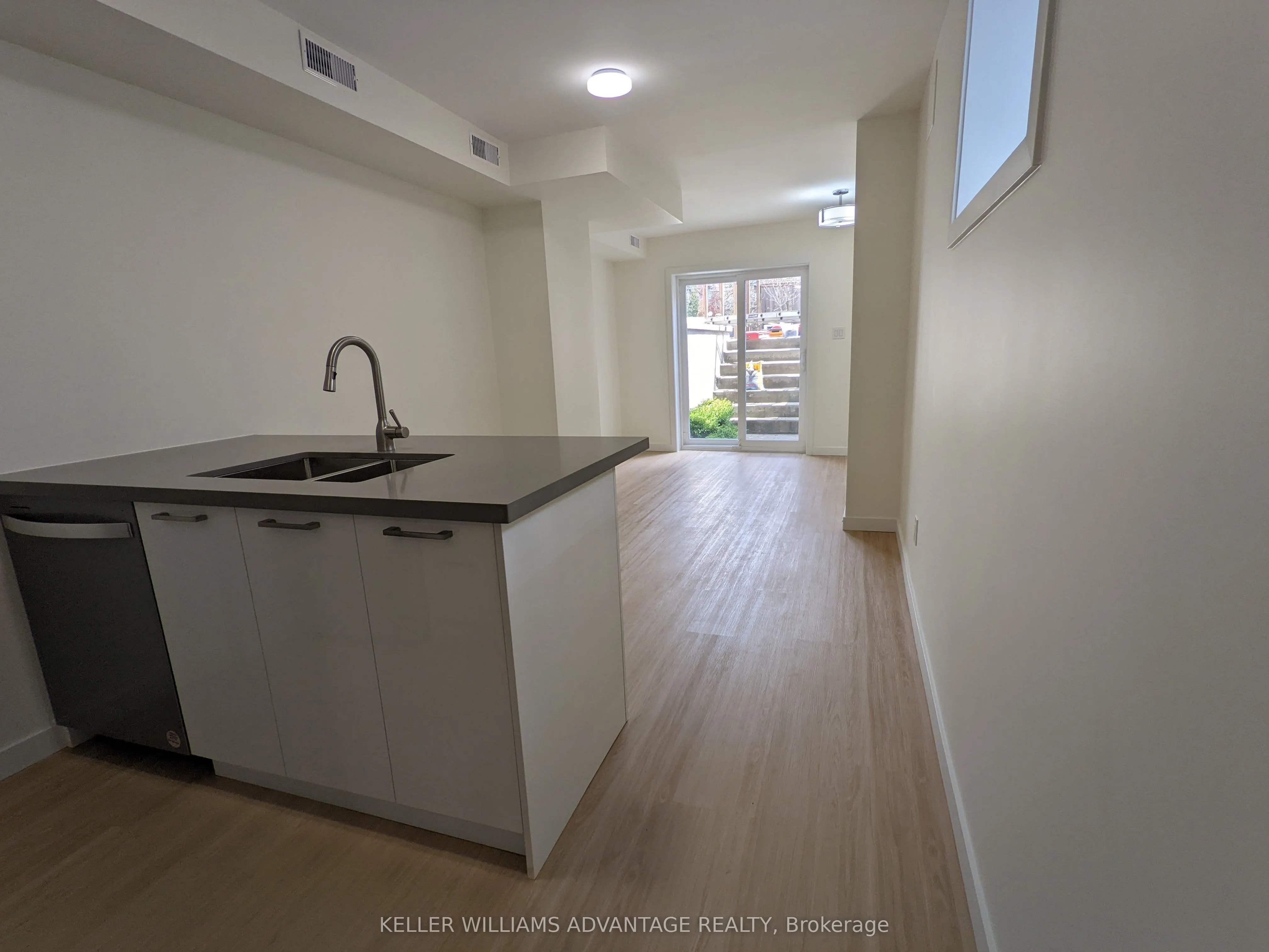 113 Woodbine Avenue, #Lower