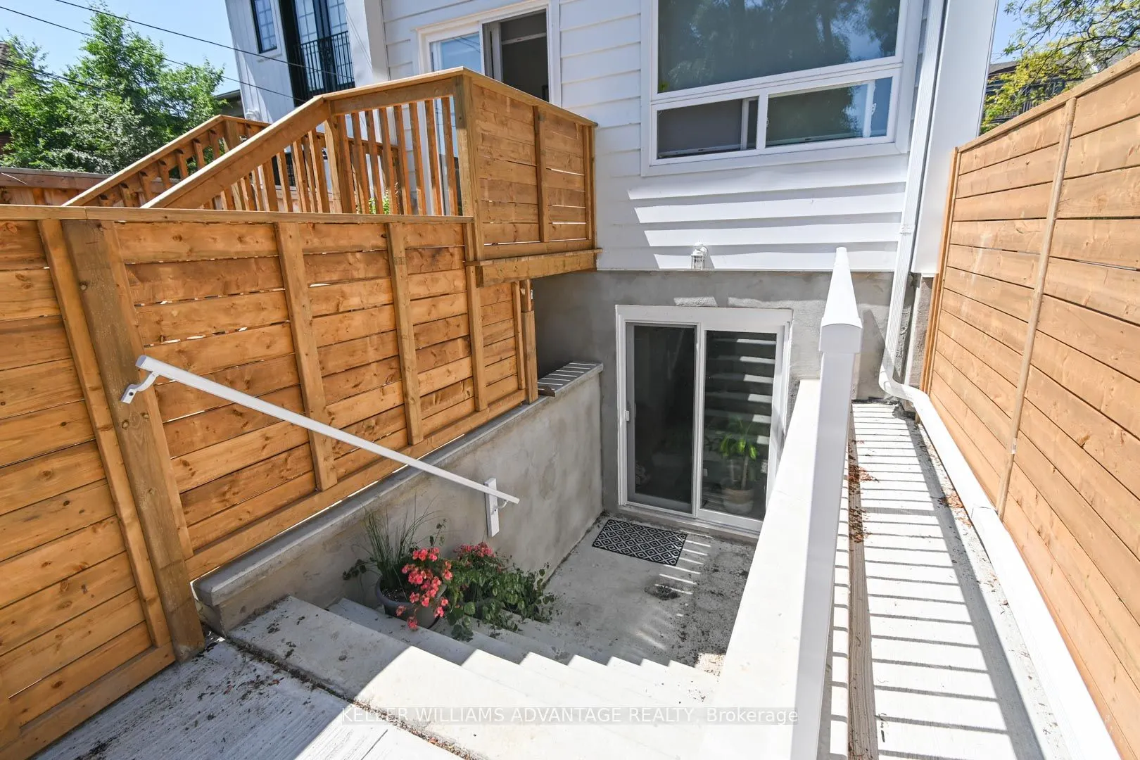 113 Woodbine Avenue, #Lower