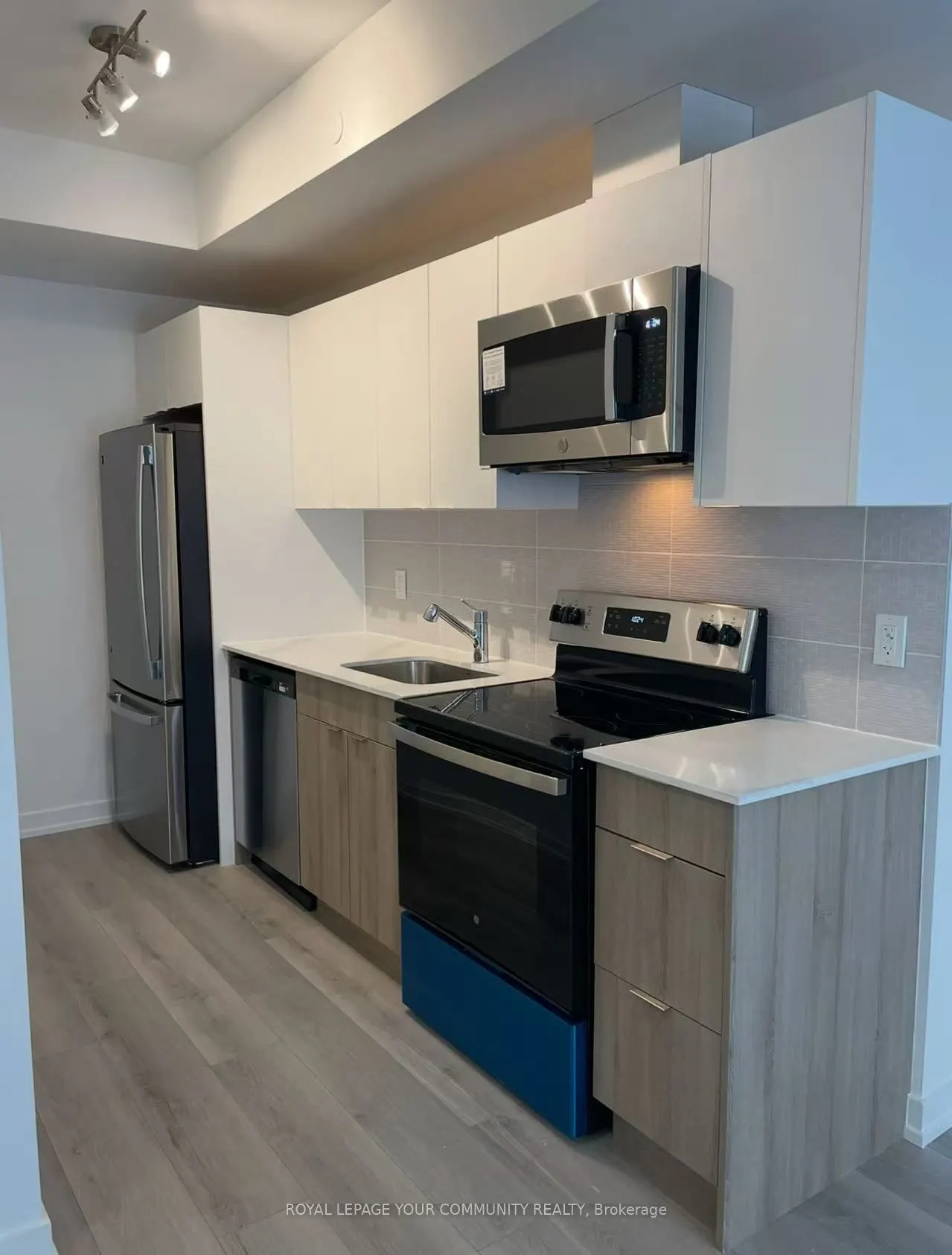 3069 Pharmacy Avenue, #6