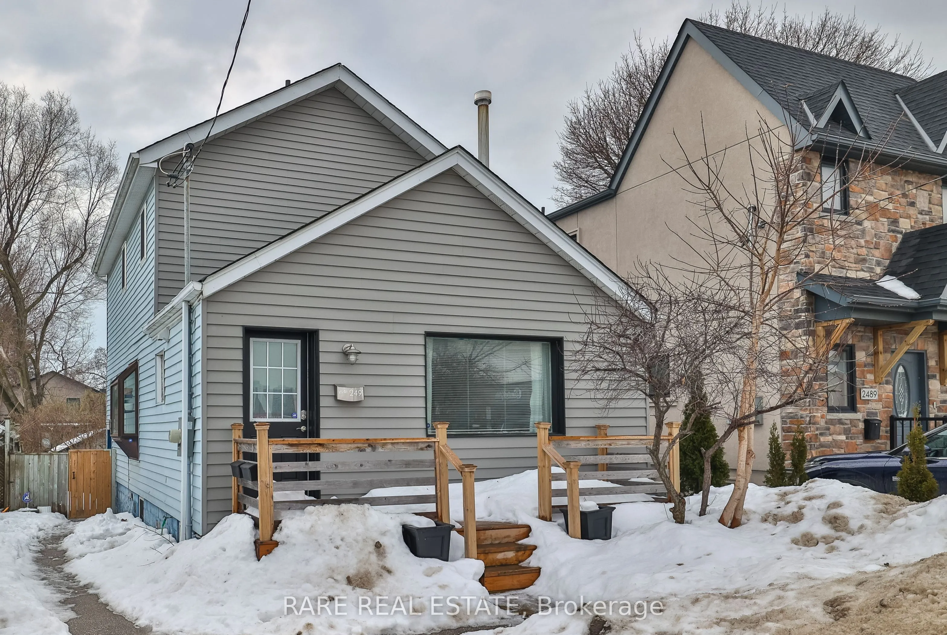 2491 Gerrard Street E