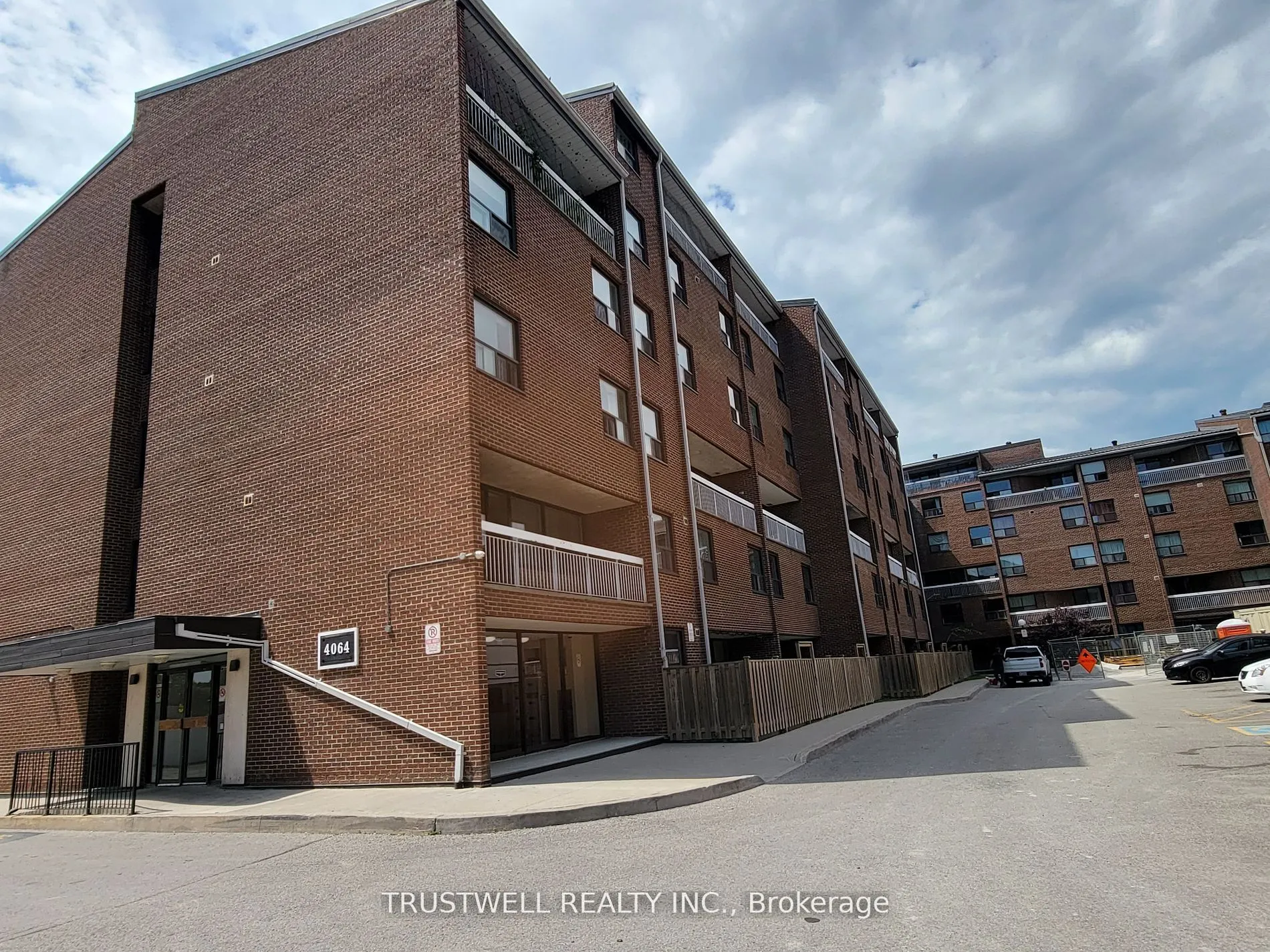 4064 Lawrence Avenue E, #513