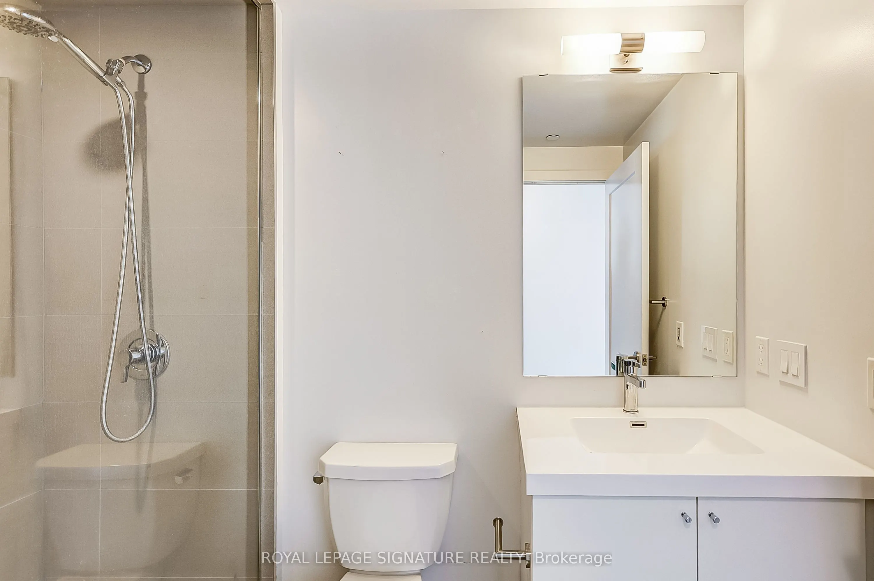 2550 Simcoe Street N, #716