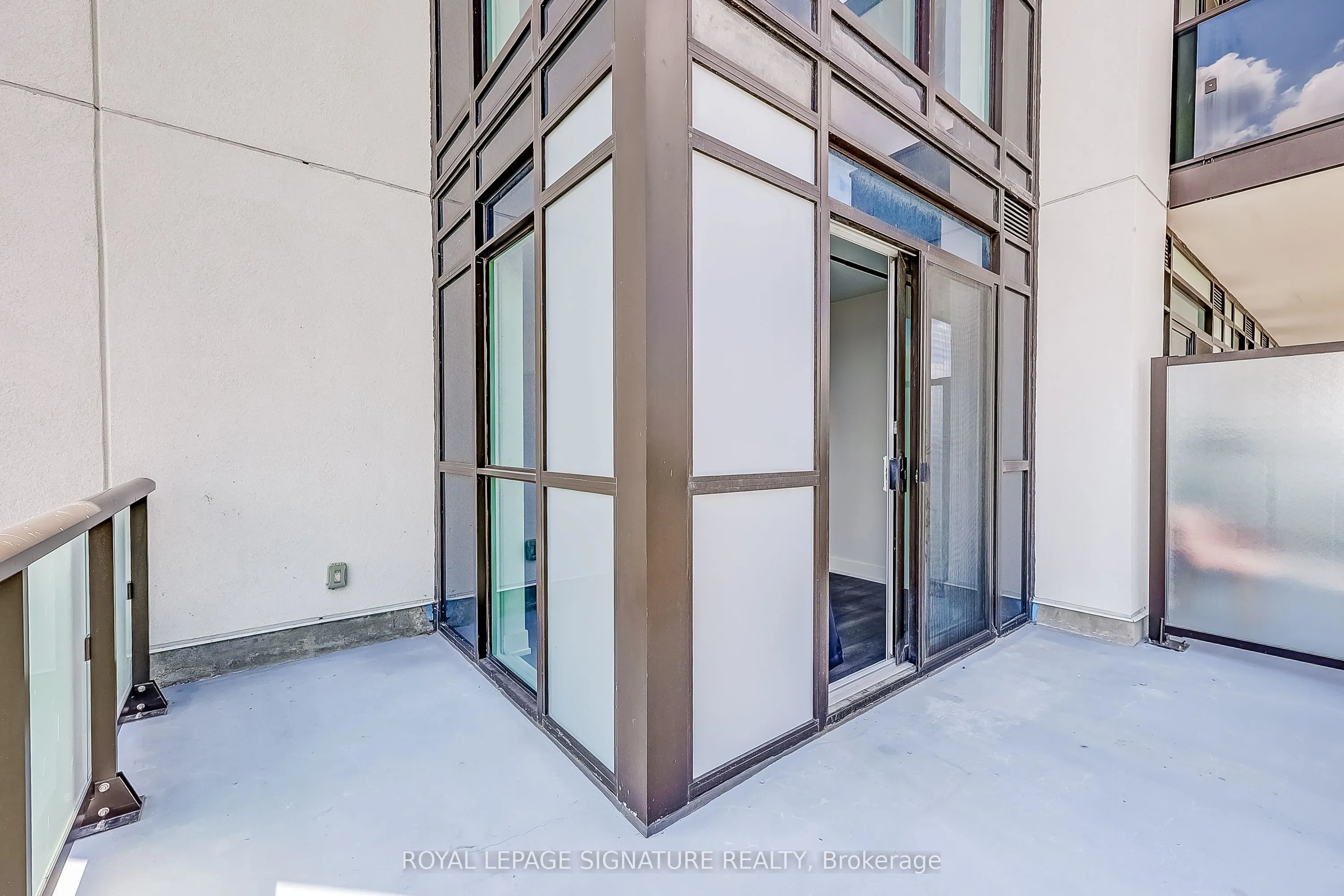 2550 Simcoe Street N, #716