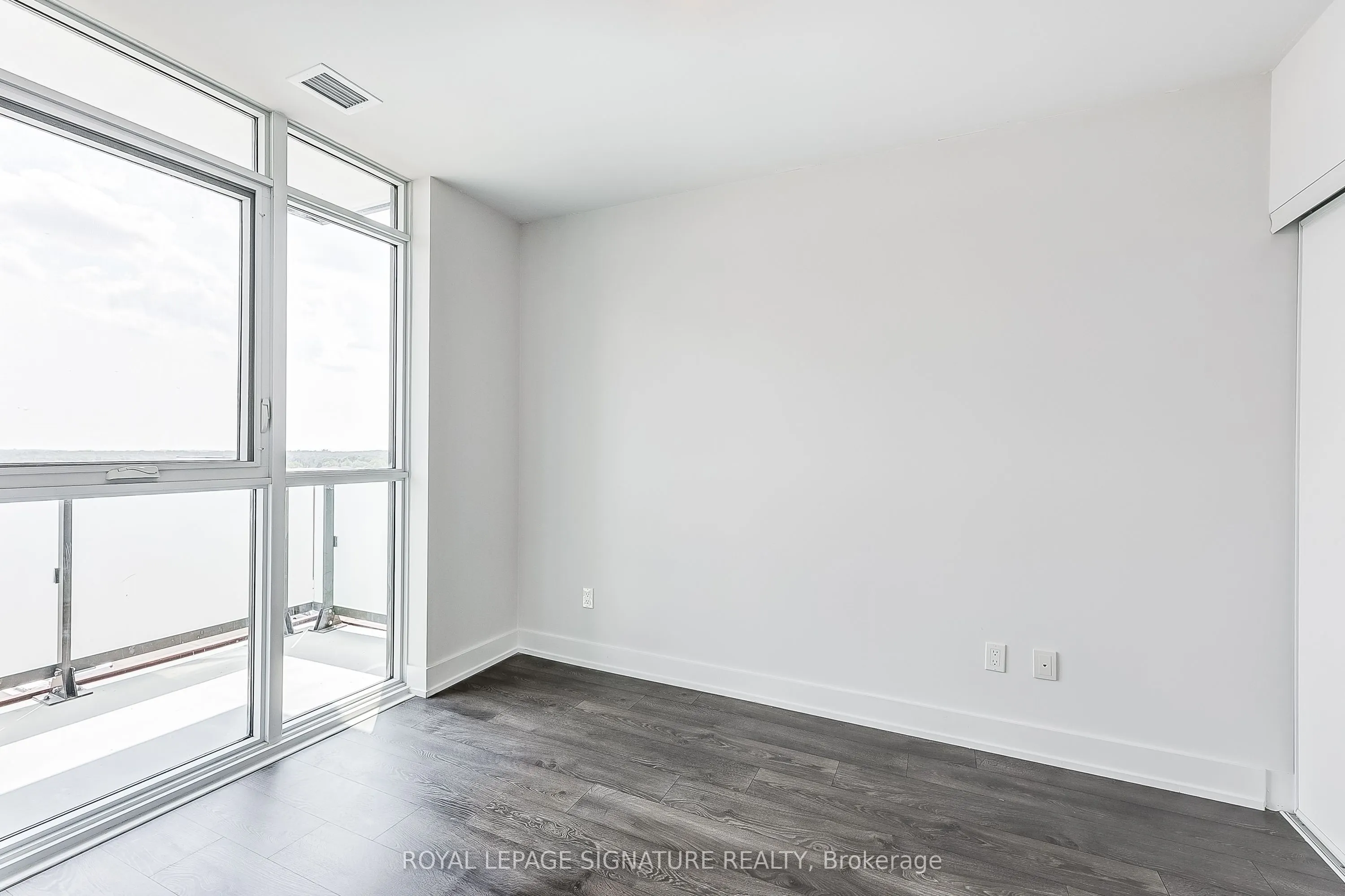 2550 Simcoe Street N, #716