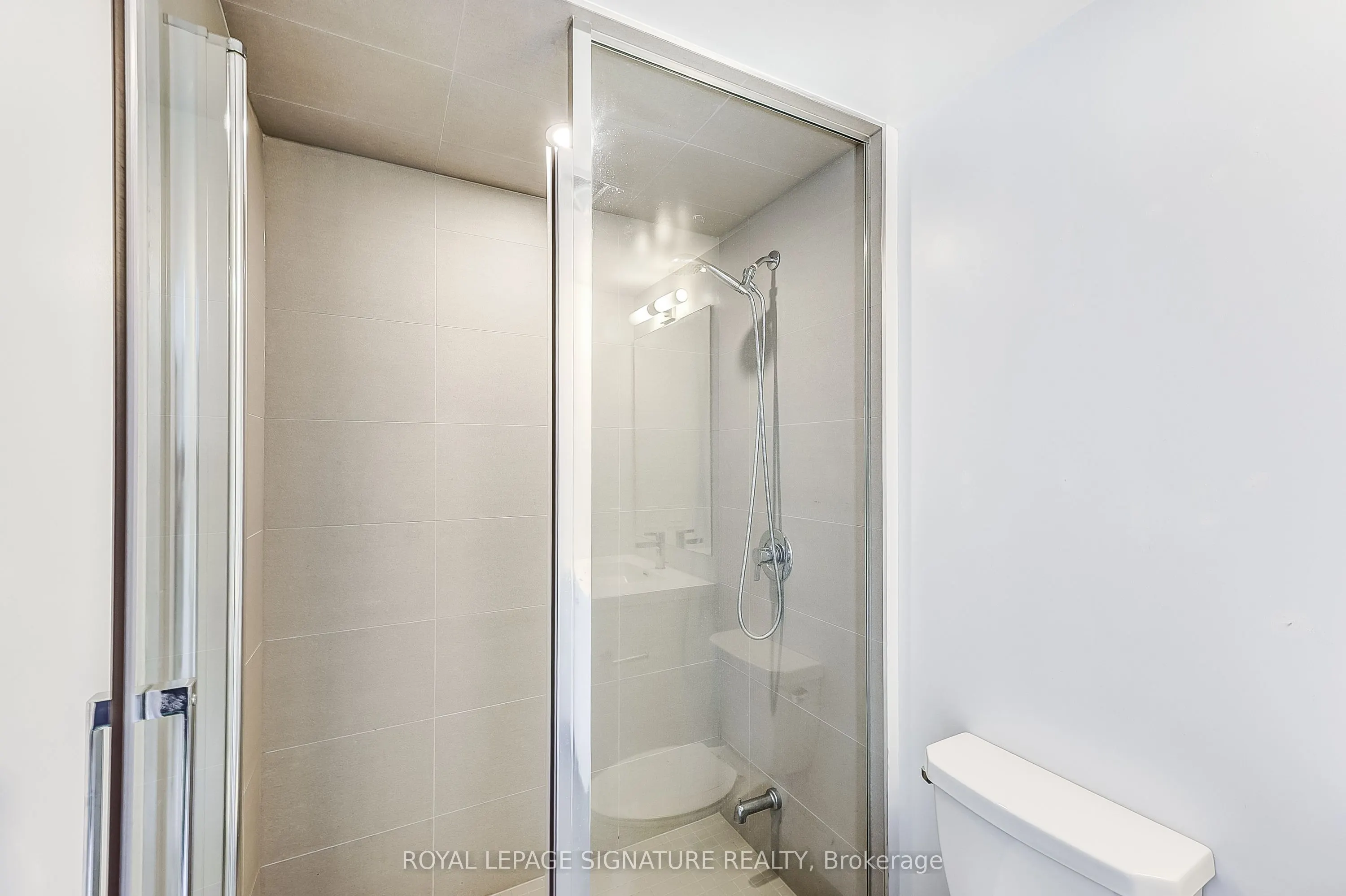2550 Simcoe Street N, #716