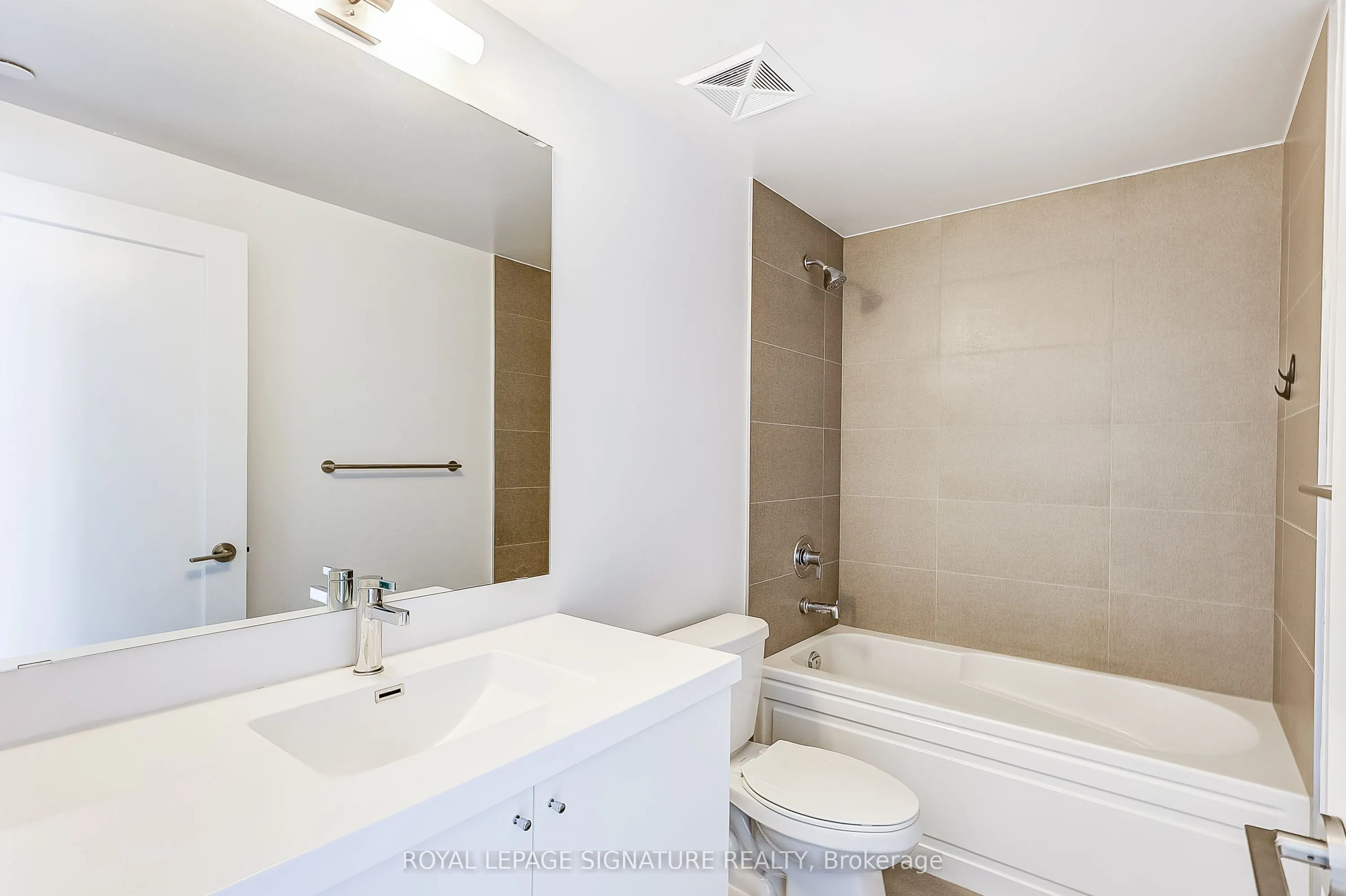 2550 Simcoe Street N, #716