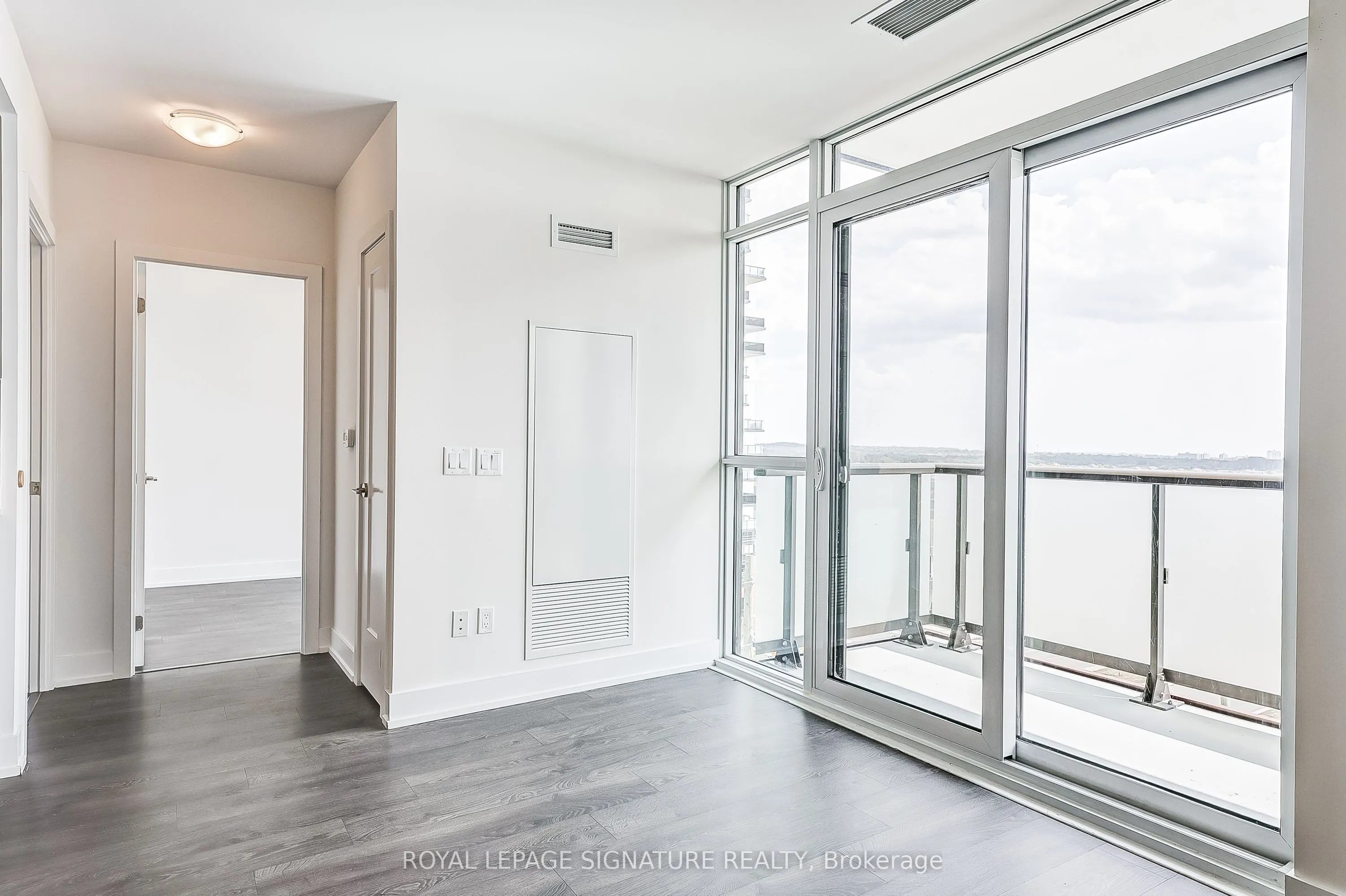 2550 Simcoe Street N, #716