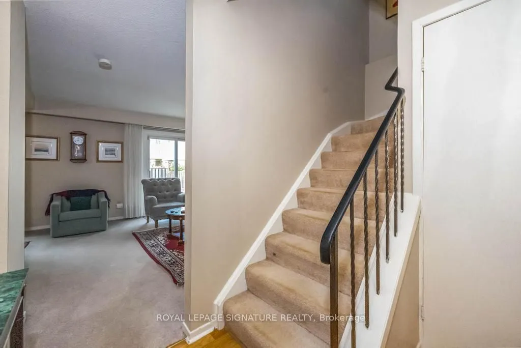 109 Carolbreen Square