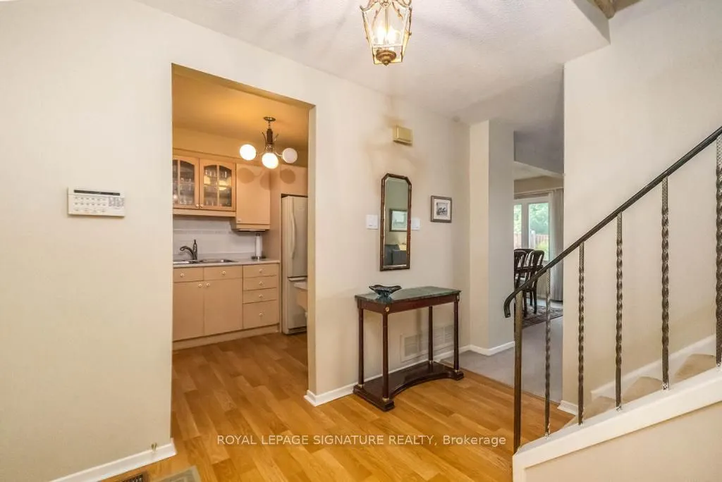 109 Carolbreen Square