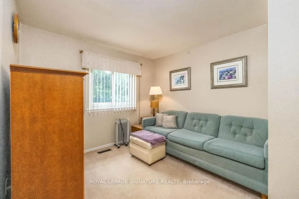 109 Carolbreen Square