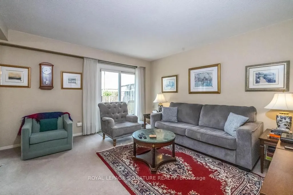 109 Carolbreen Square