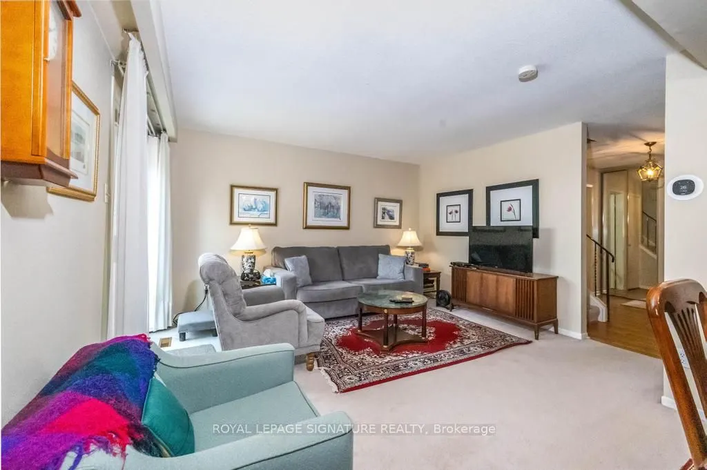 109 Carolbreen Square