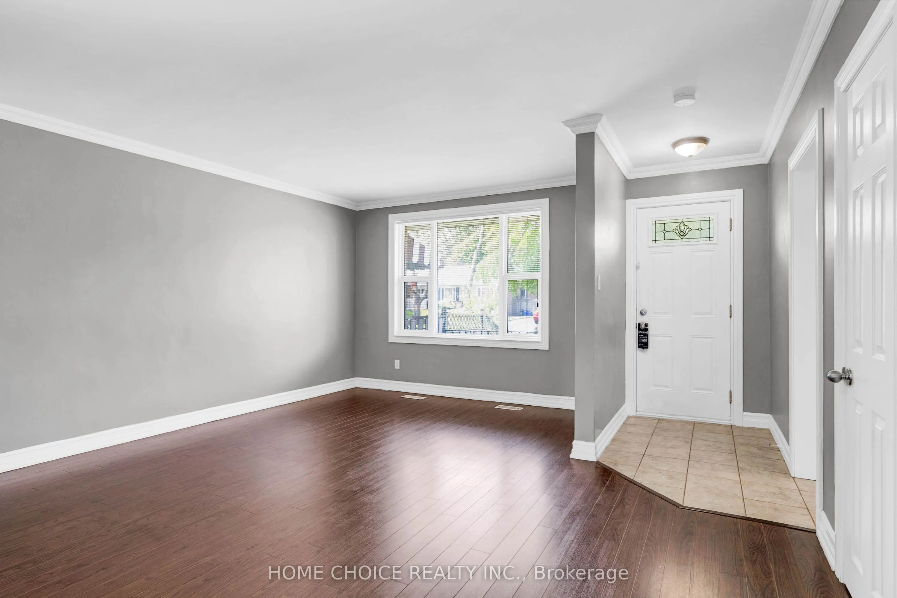 11 Thorncroft Crescent
