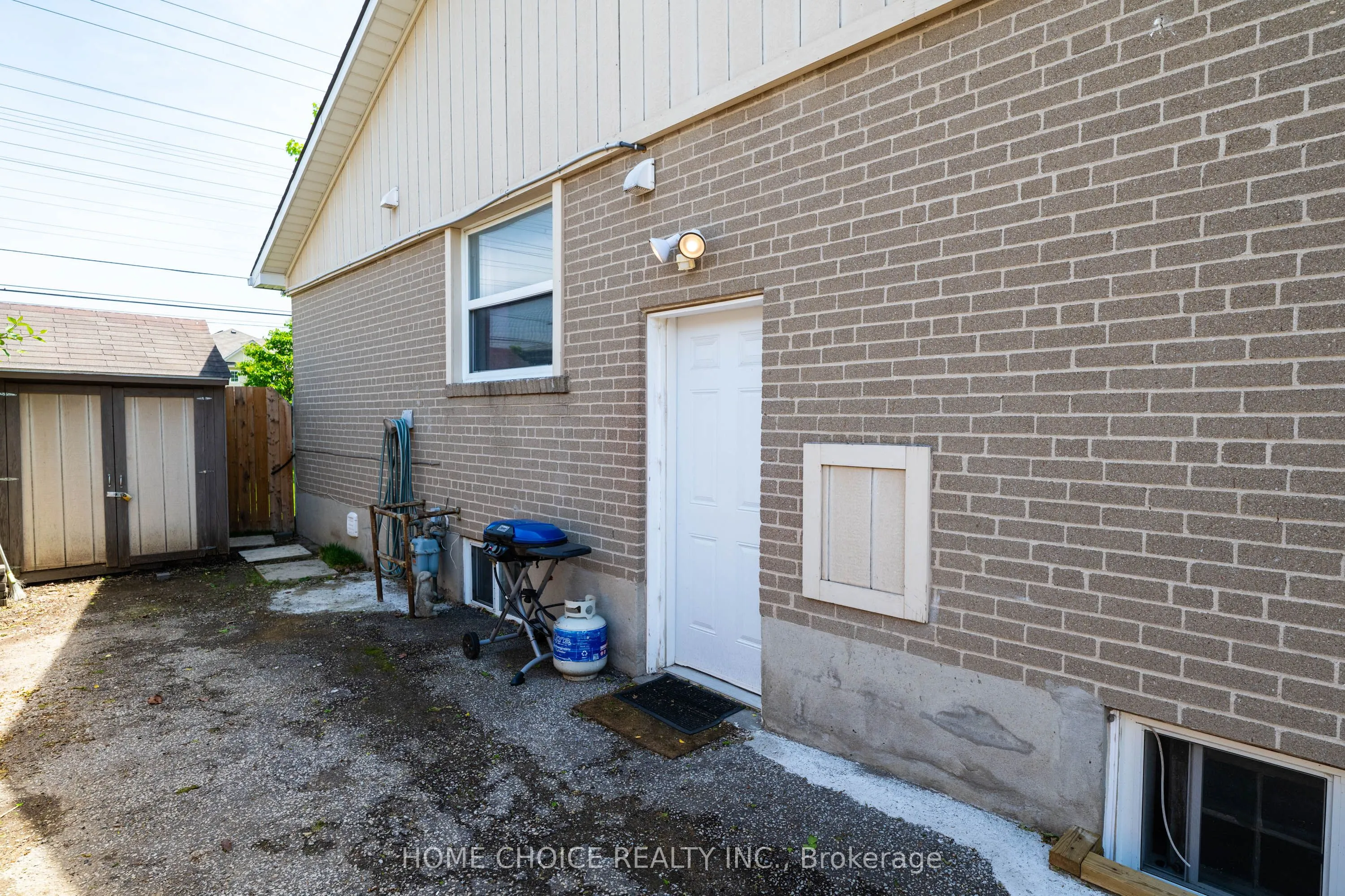 11 Thorncroft Crescent
