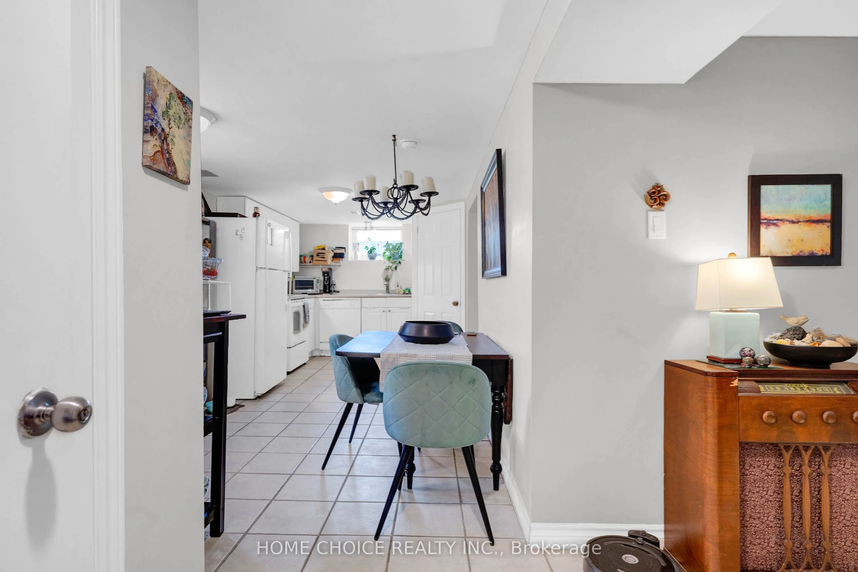 11 Thorncroft Crescent