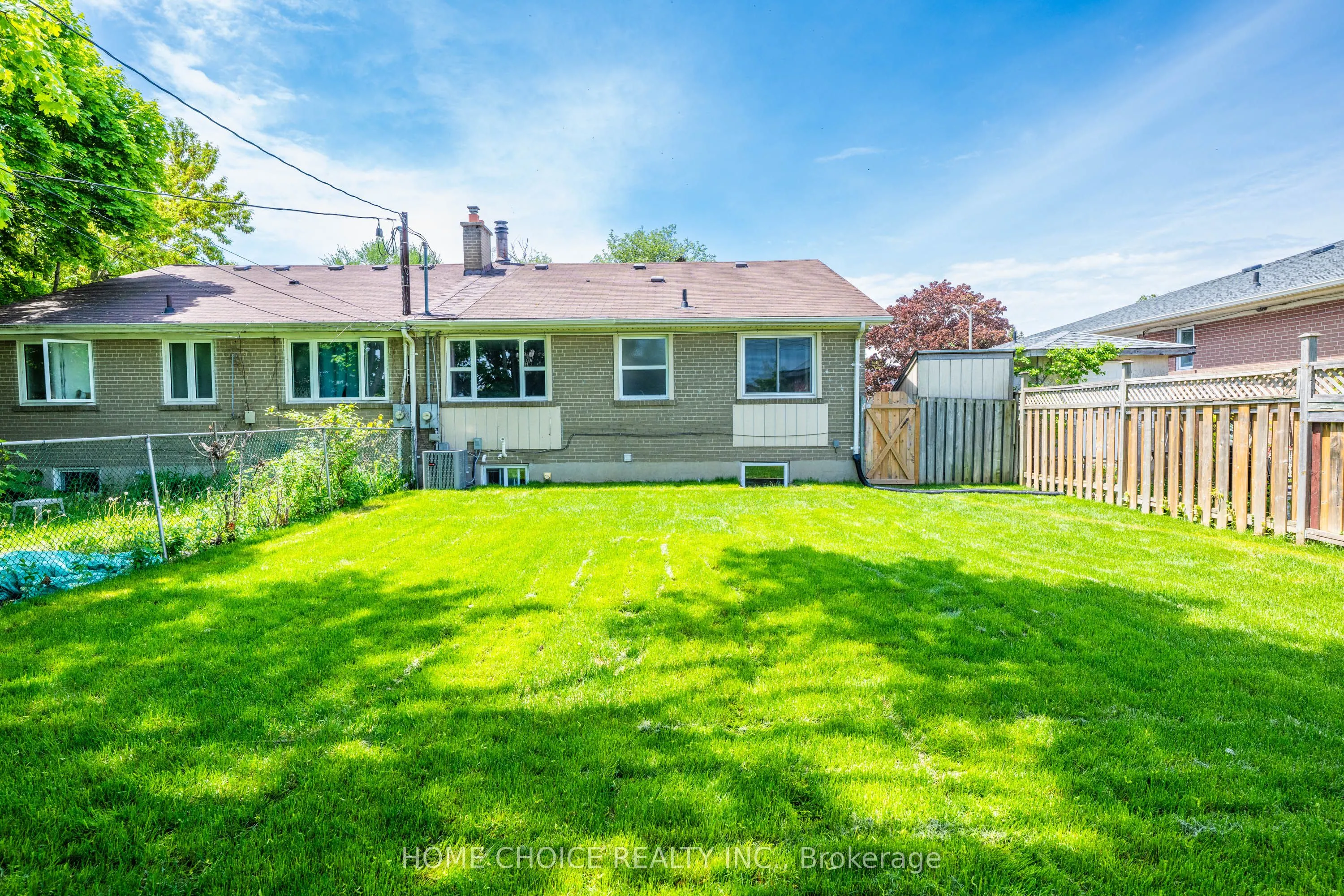 11 Thorncroft Crescent