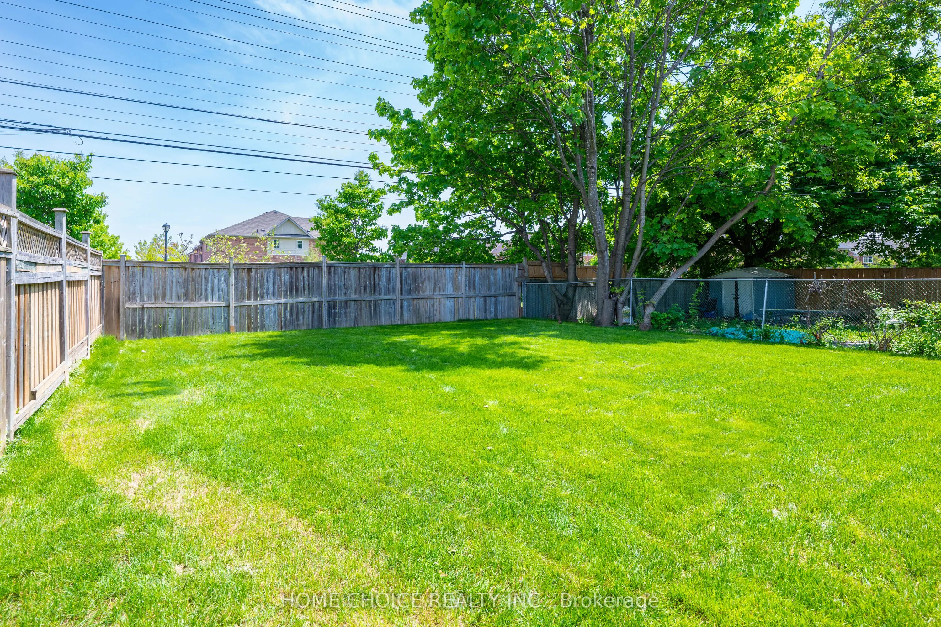 11 Thorncroft Crescent