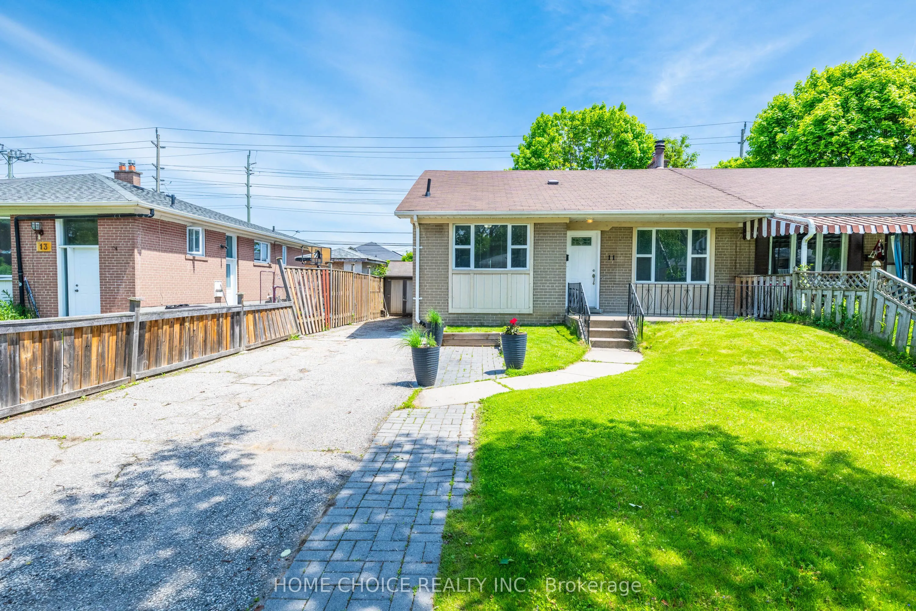 11 Thorncroft Crescent