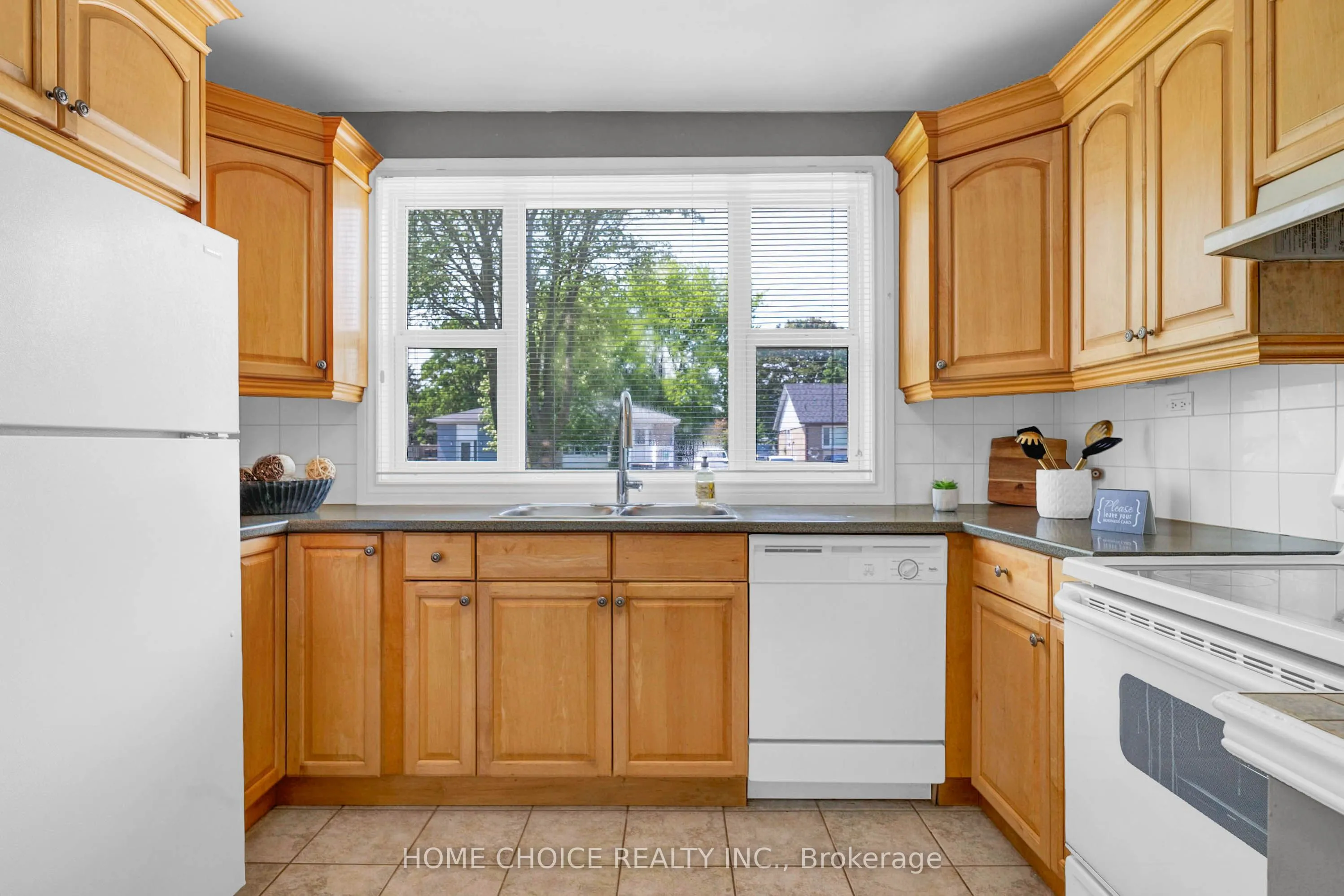 11 Thorncroft Crescent